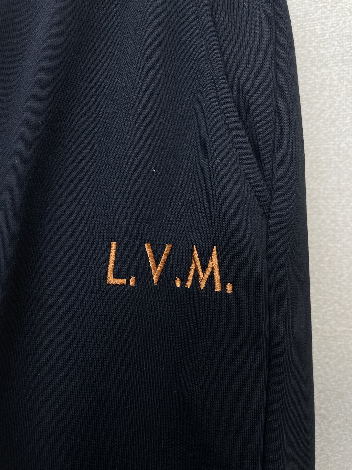 。Louis Vuitton路易威登💥独家专供新款休闲短裤🩳 高端版本！专柜定制面料 透气舒适度高，细节
