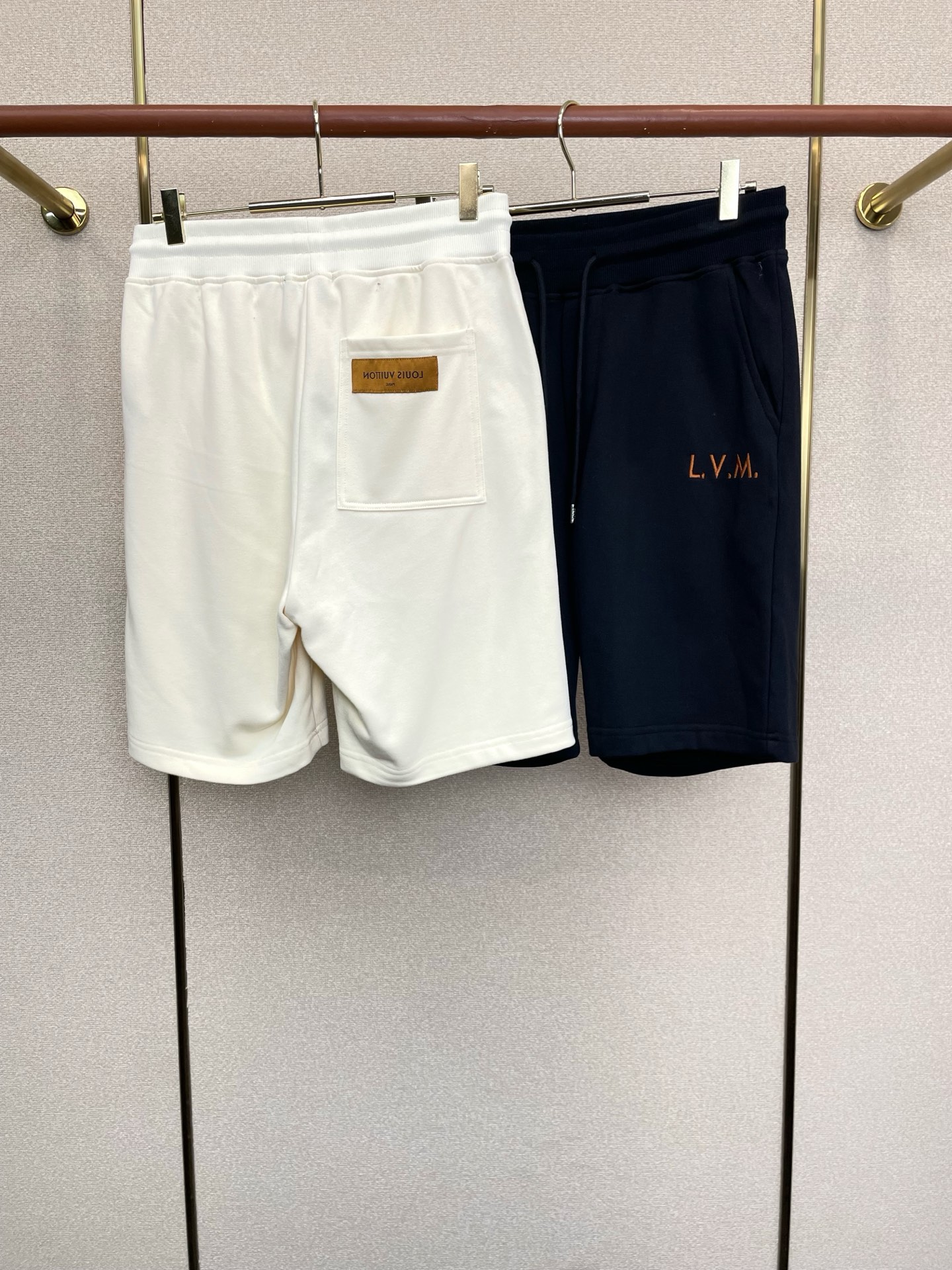 。Louis Vuitton路易威登💥独家专供新款休闲短裤🩳 高端版本！专柜定制面料 透气舒适度高，细节