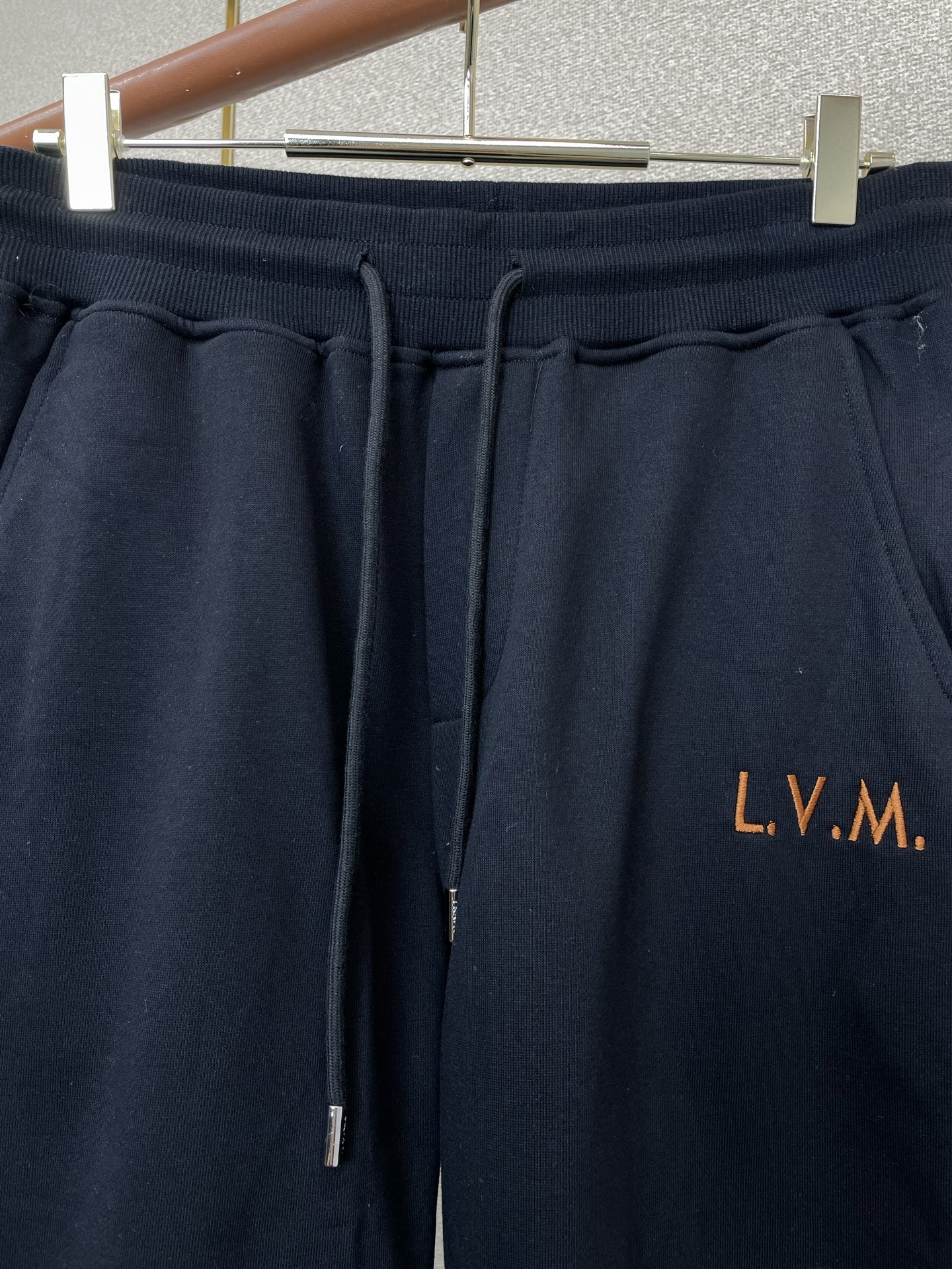 。Louis Vuitton路易威登💥独家专供新款休闲短裤🩳 高端版本！专柜定制面料 透气舒适度高，细节