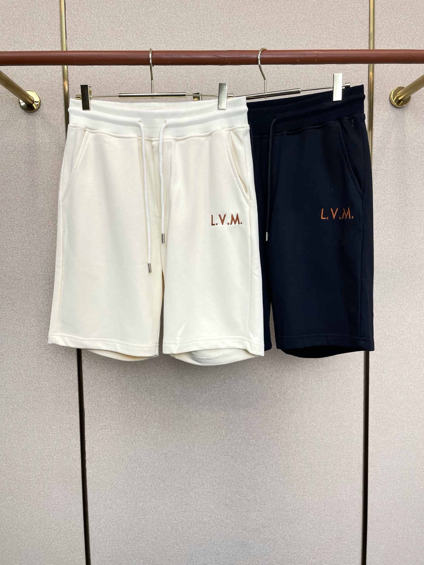 。Louis Vuitton路易威登💥独家专供新款休闲短裤🩳 高端版本！专柜定制面料 透气舒适度高，细节