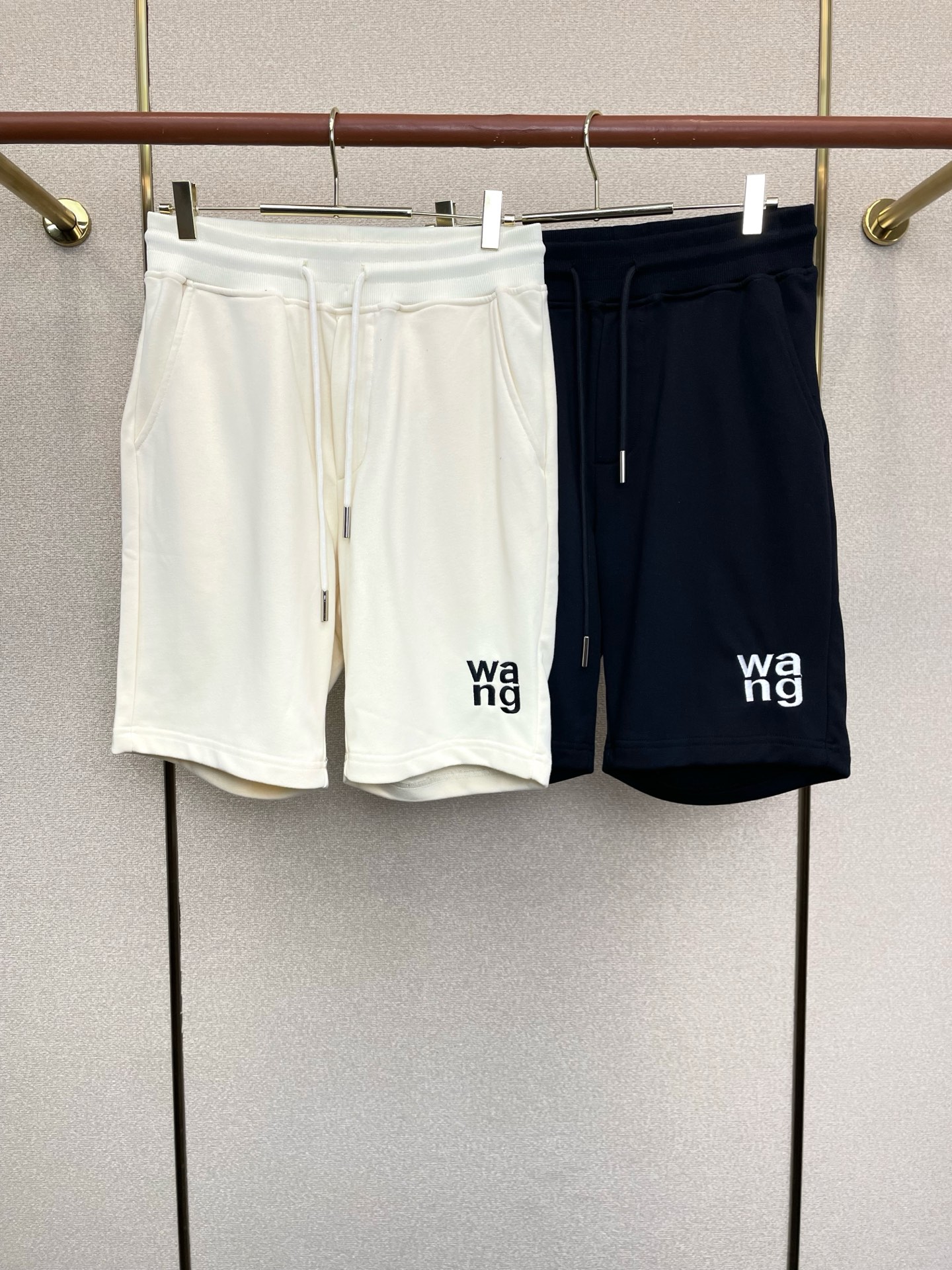 。Alexanderwang亚历山大王💥独家专供新款休闲短裤🩳 高端版本！专柜定制面料 透气舒适度高，细