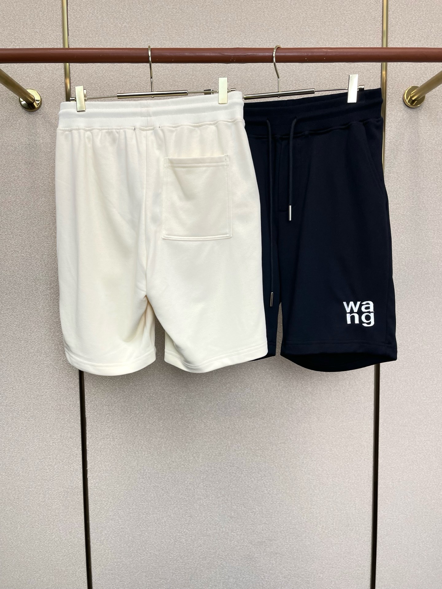 。Alexanderwang亚历山大王💥独家专供新款休闲短裤🩳 高端版本！专柜定制面料 透气舒适度高，细