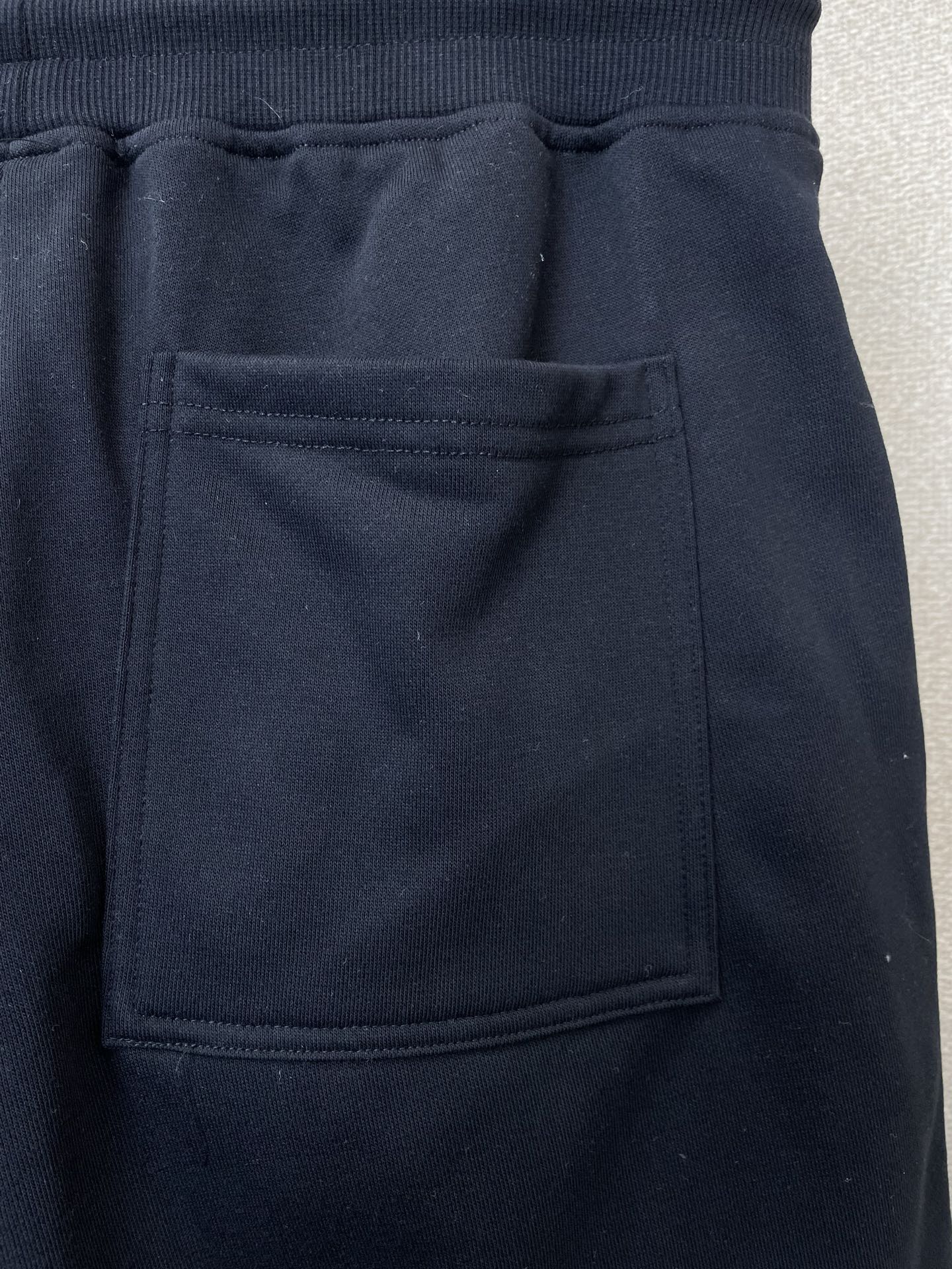 。Alexanderwang亚历山大王💥独家专供新款休闲短裤🩳 高端版本！专柜定制面料 透气舒适度高，细