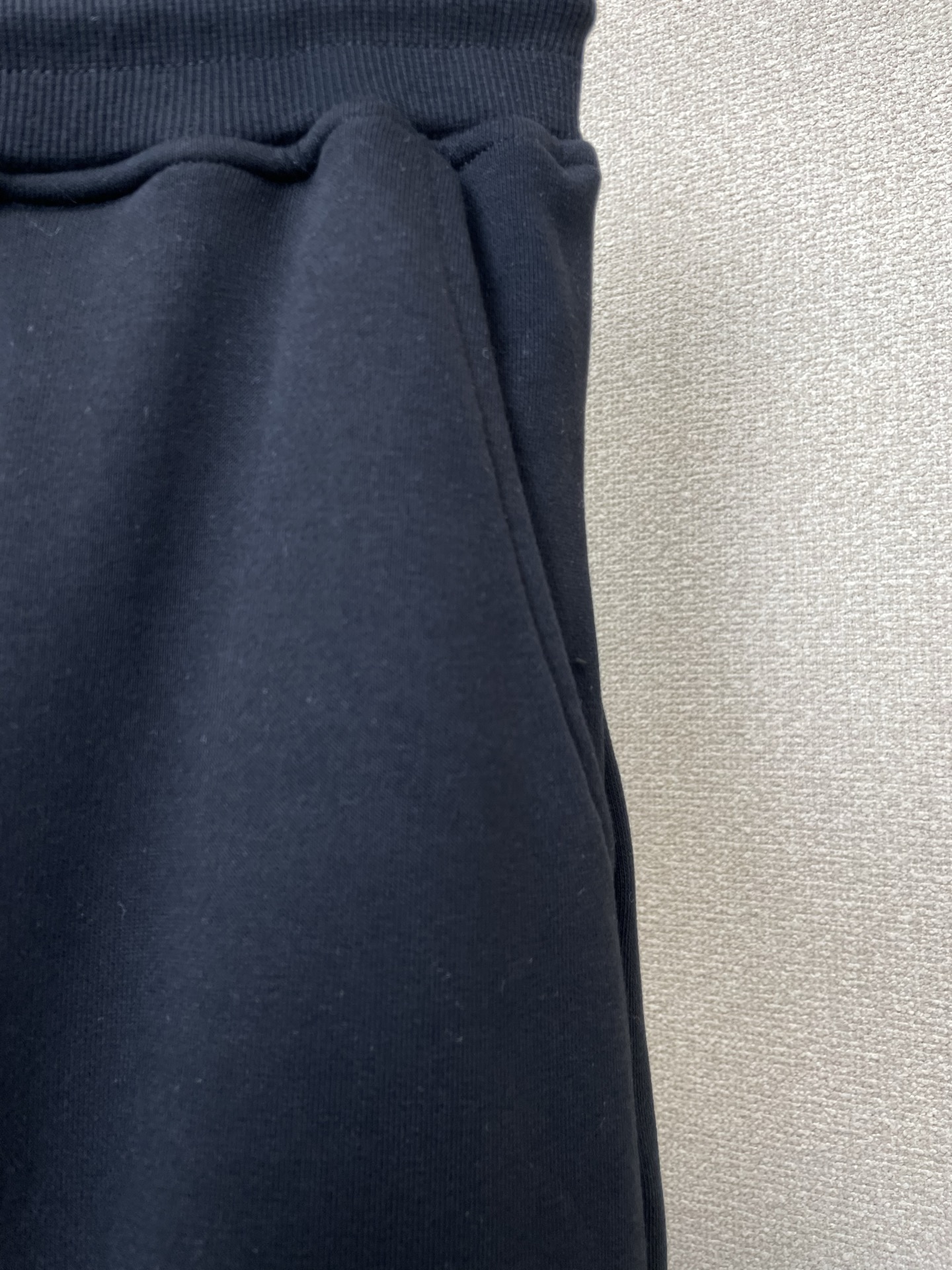 。Alexanderwang亚历山大王💥独家专供新款休闲短裤🩳 高端版本！专柜定制面料 透气舒适度高，细