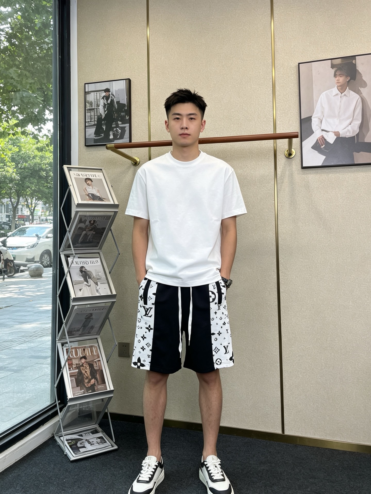 NO:916631,.Louis Vuitton is a high-end version of the new casual shorts that Louis Vuitton sells everywhere!  Custom-made fabrics at the counter are highly breathable and comfortable, with impeccable details and brand element design concepts, reflecting high quality. It feels delicate and soft!  It presents a casual cut and the upper body shape is awesome!  Size M-3XL,,louis vuitton,louis vuitton,shorts,19860909.Louis Vuitton路易威登砸锅卖铁都要上的新款新款休闲短裤高端版本！专柜定制面料 透气舒适度高,细节无可挑剔,品牌元素设计理念,体现高品质.手感细腻柔软！呈现休闲裁剪,上身版型超赞！码数M-3XL,,louis vuitton,louis vuitton,shorts,,Men's clothing