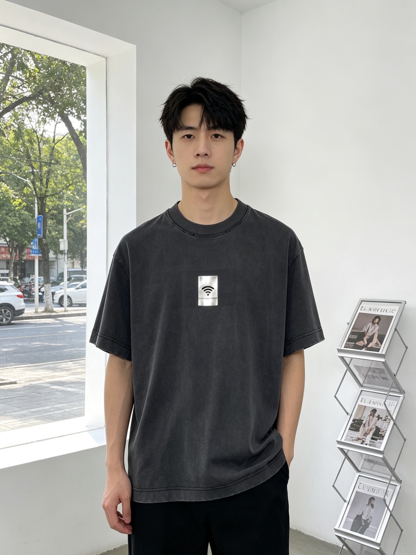 NO:840202,.Balenciaga exclusively supplies new original men's casual short sleeves. High-end customization. High version. Fashionable and versatile imported fabrics. Super soft and delicate feel. Skin-friendly and comfortable to wear. High-end boutique. The upper body is exquisitely made by the factory. A must-have item for men. Complete with three labels. Size 46-54,,balenciaga,balenciaga,T-shirt,19860909.Balenciaga巴黎世家独家专供新款原单男士休闲短袖 高端定制 高版本 时尚百搭爆款进口面料 手感超柔软细腻 穿着亲肤舒适 高端精品 代工厂精细做上身非常赞 男士必备单品 三标齐全 码数46-54,,balenciaga,balenciaga,T-shirt,,Men's clothing
