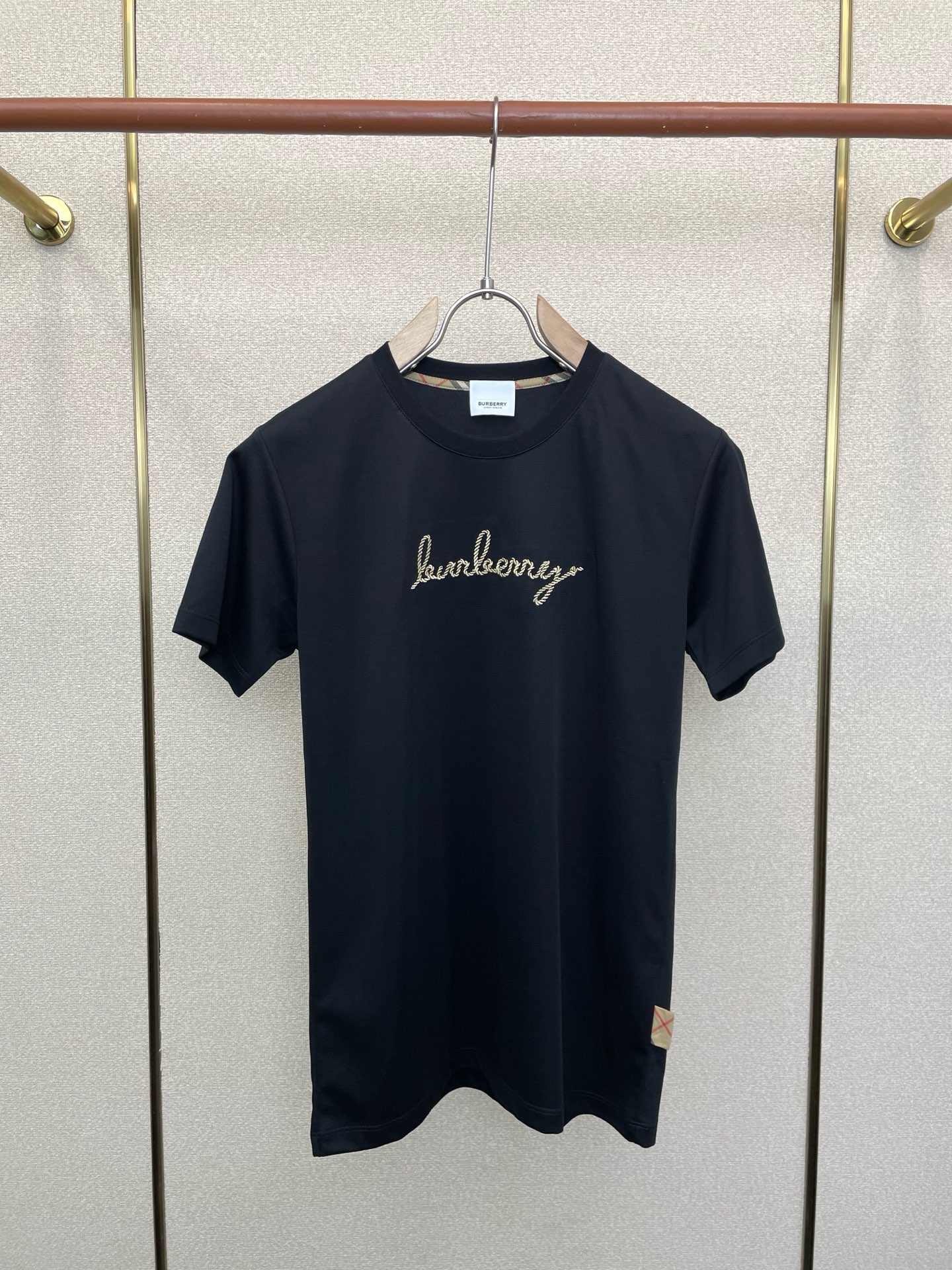 。Burberry巴宝莉💥砸锅卖铁都要上的新款新款原单男士休闲短袖 高端定制 高端版本 时尚百搭爆款⚠️