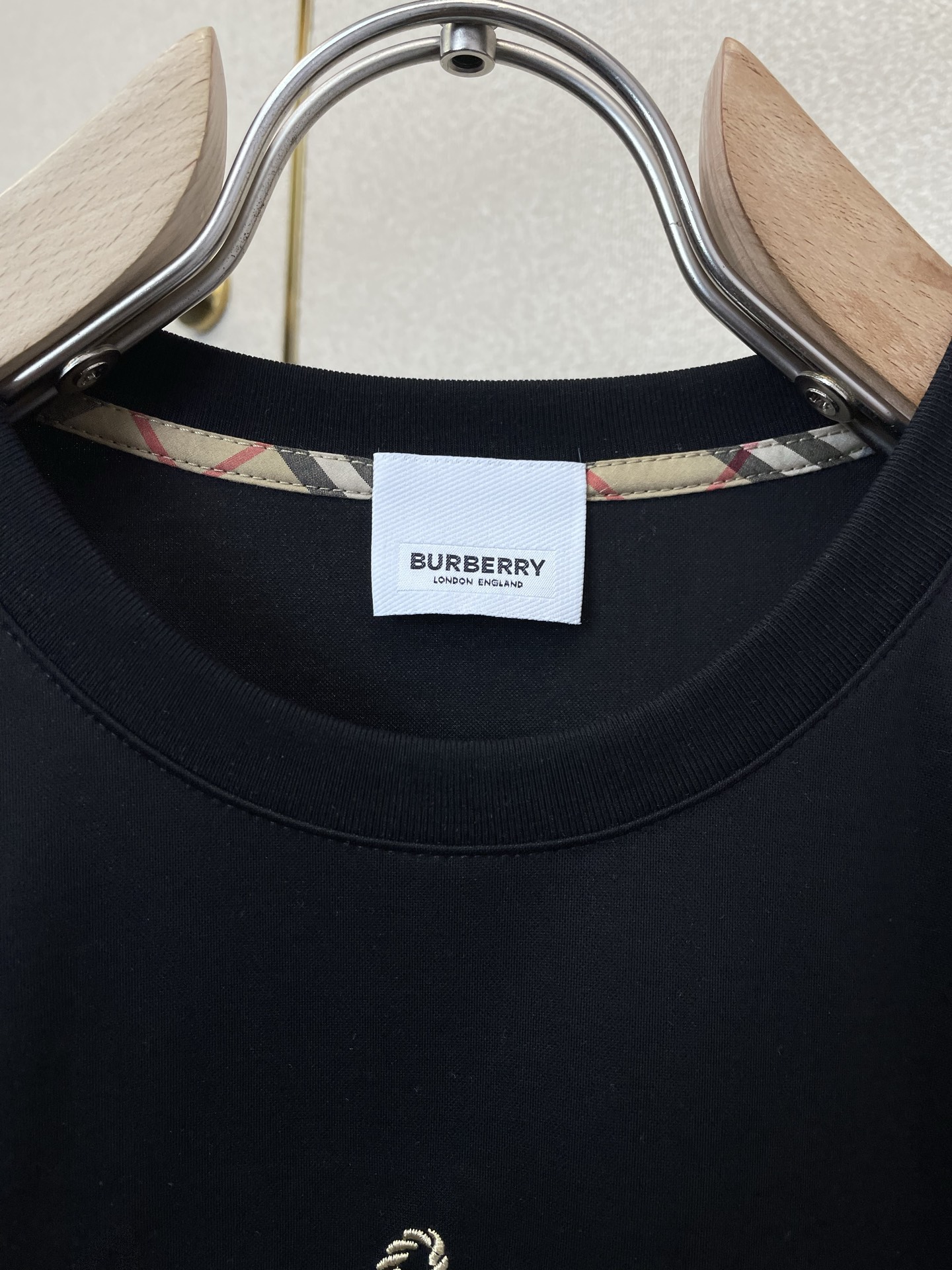 。Burberry巴宝莉💥砸锅卖铁都要上的新款新款原单男士休闲短袖 高端定制 高端版本 时尚百搭爆款⚠️