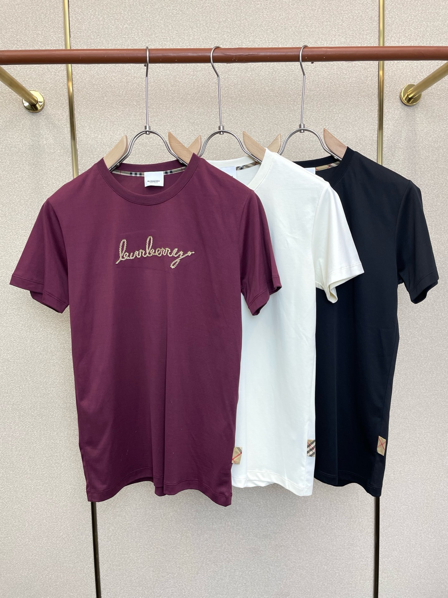 。Burberry巴宝莉💥砸锅卖铁都要上的新款新款原单男士休闲短袖 高端定制 高端版本 时尚百搭爆款⚠️