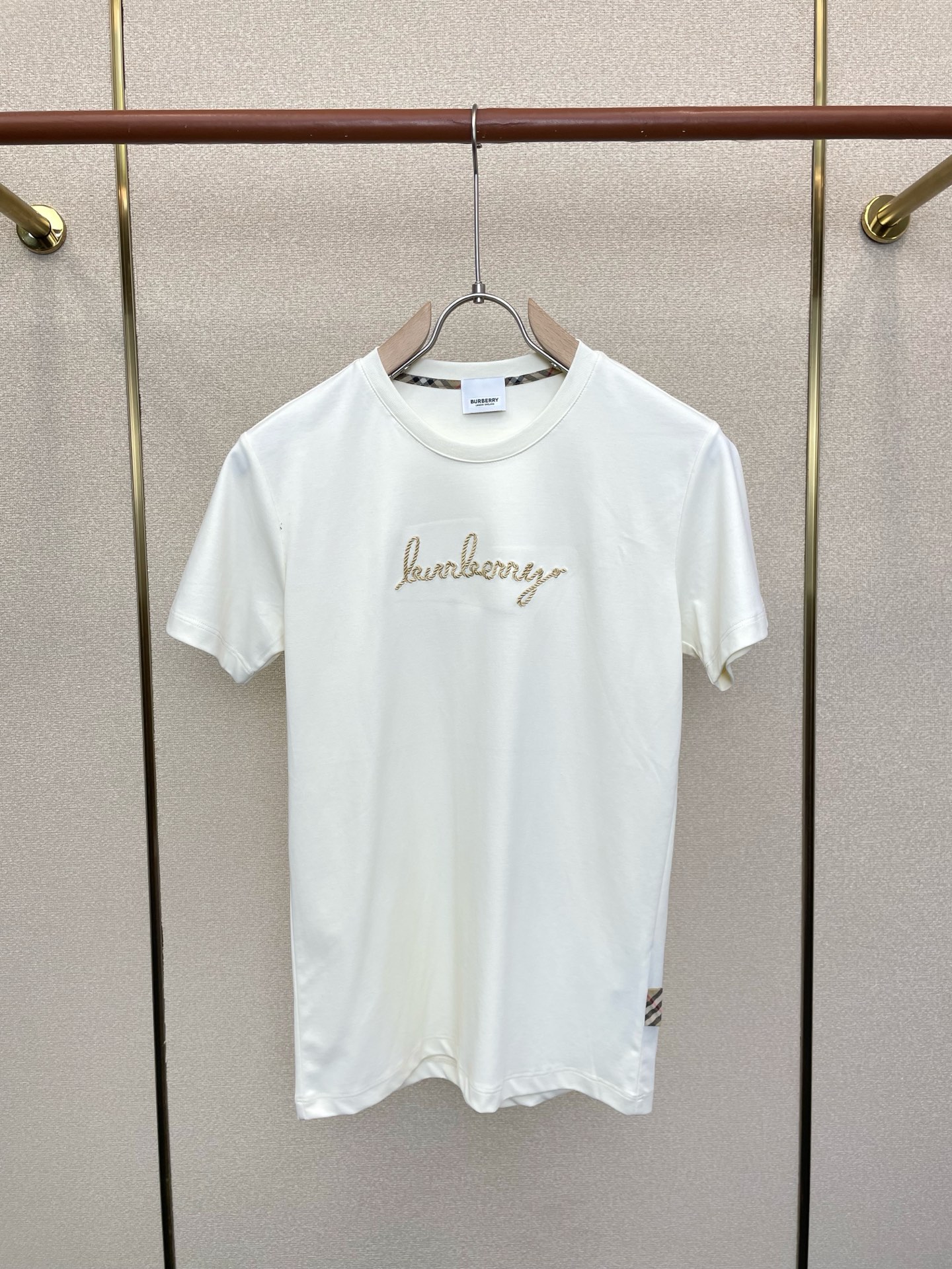 。Burberry巴宝莉💥砸锅卖铁都要上的新款新款原单男士休闲短袖 高端定制 高端版本 时尚百搭爆款⚠️