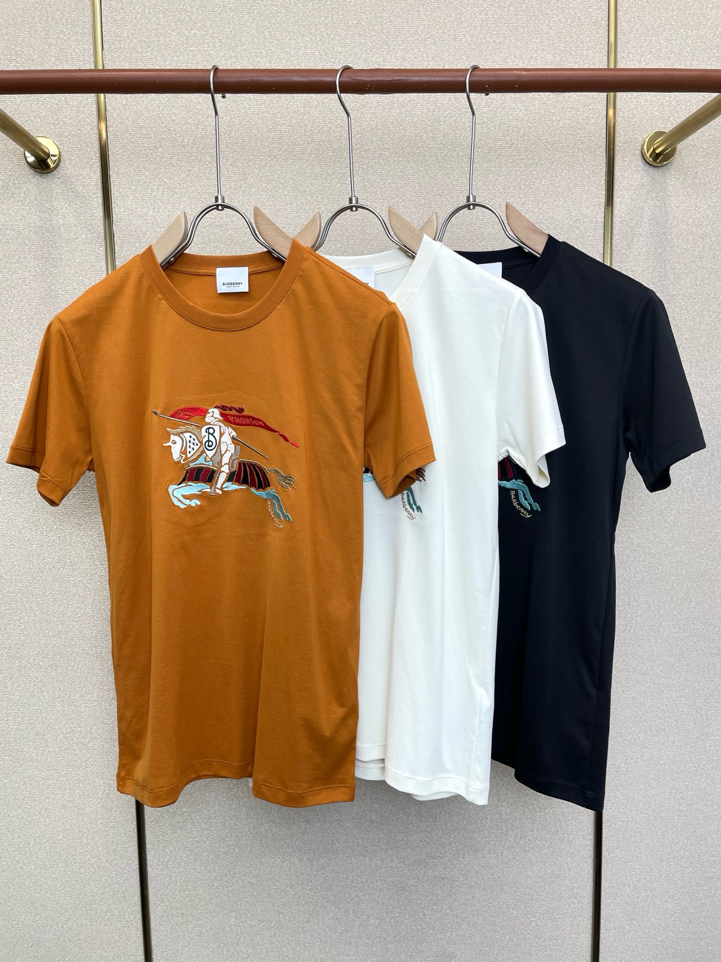 。Burberry巴宝莉💥砸锅卖铁都要上的新款新款原单男士休闲短袖 高端定制 高端版本 时尚百搭爆款⚠️