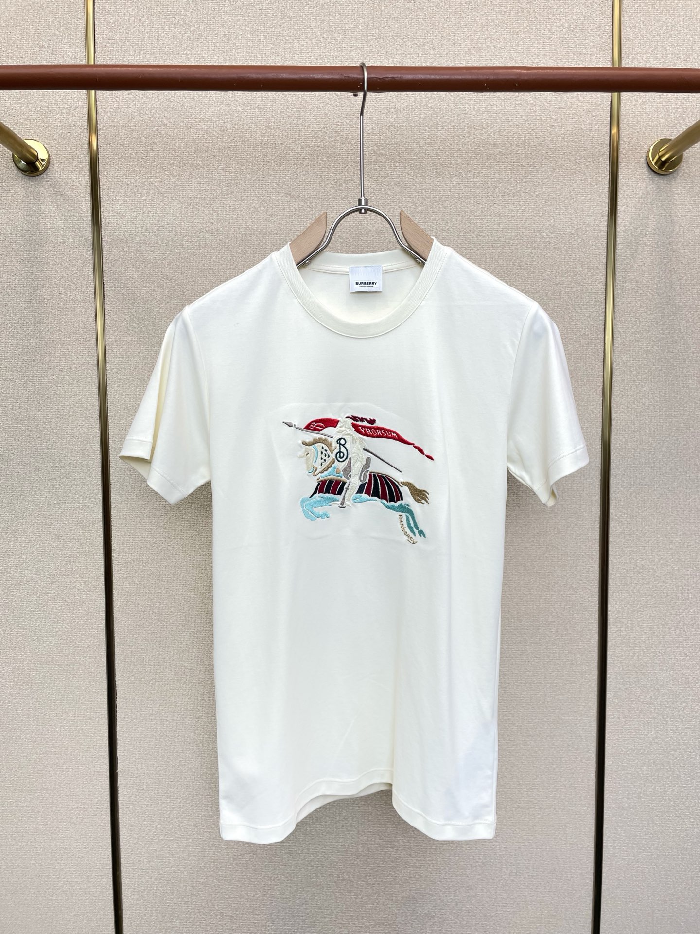 。Burberry巴宝莉💥砸锅卖铁都要上的新款新款原单男士休闲短袖 高端定制 高端版本 时尚百搭爆款⚠️