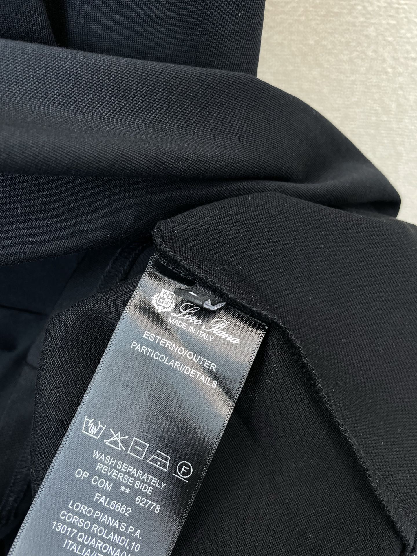 。Loro Piana-Loro Piana诺悠翩雅💥砸锅卖铁都要上的新款新款原单男士休闲短袖 高端定制