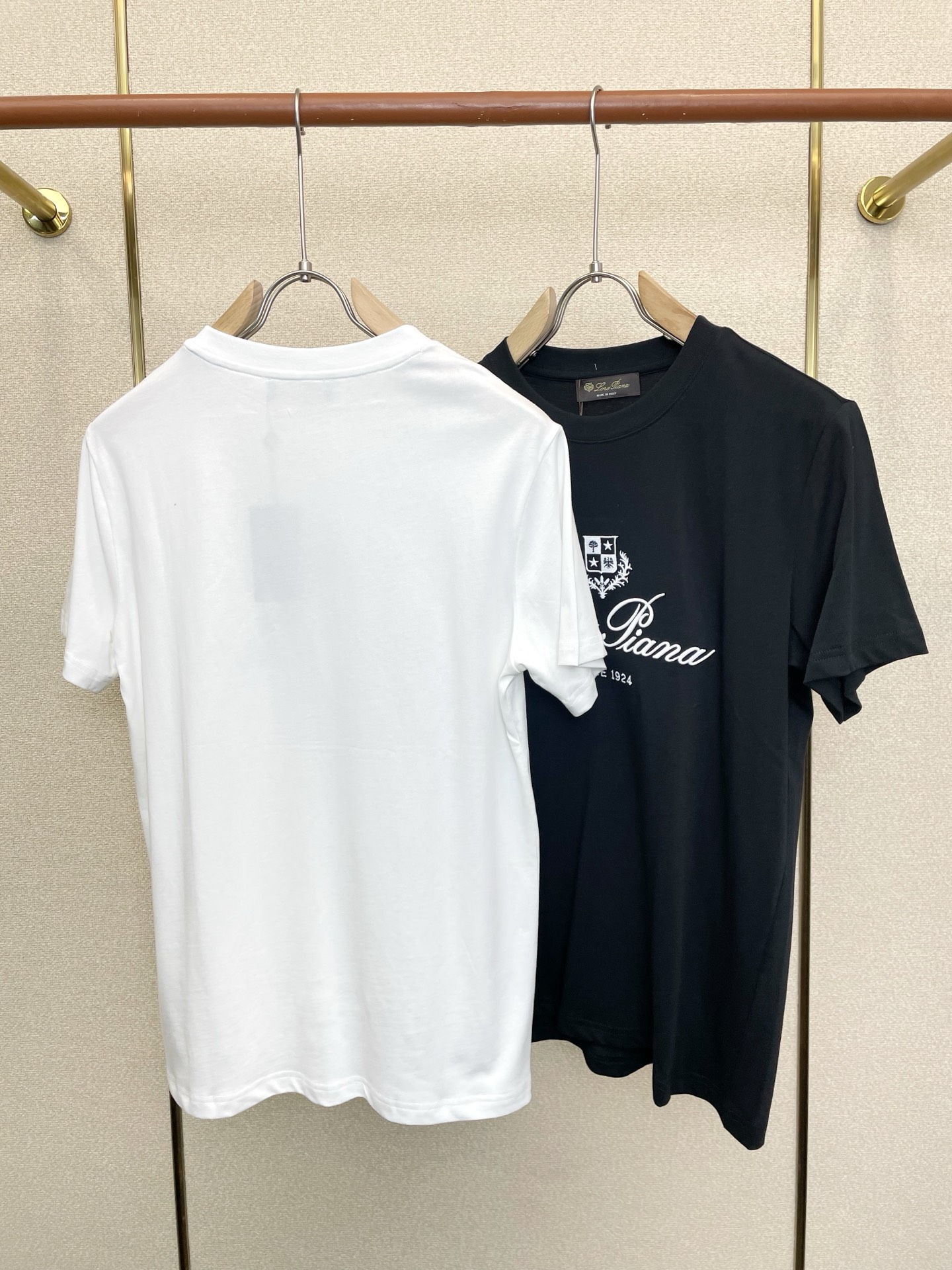 。Loro Piana-Loro Piana诺悠翩雅💥砸锅卖铁都要上的新款新款原单男士休闲短袖 高端定制
