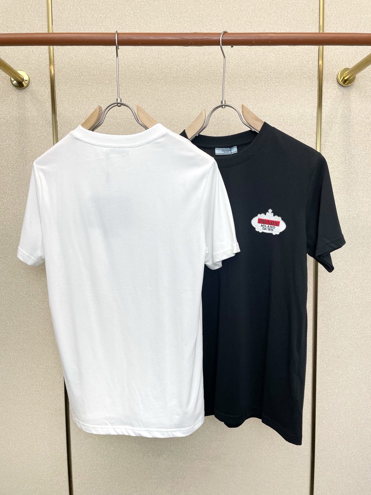 。Prada普拉达💥砸锅卖铁都要上的新款新款原单男士休闲短袖 高端定制 高端版本 时尚百搭爆款⚠️⚠️✨