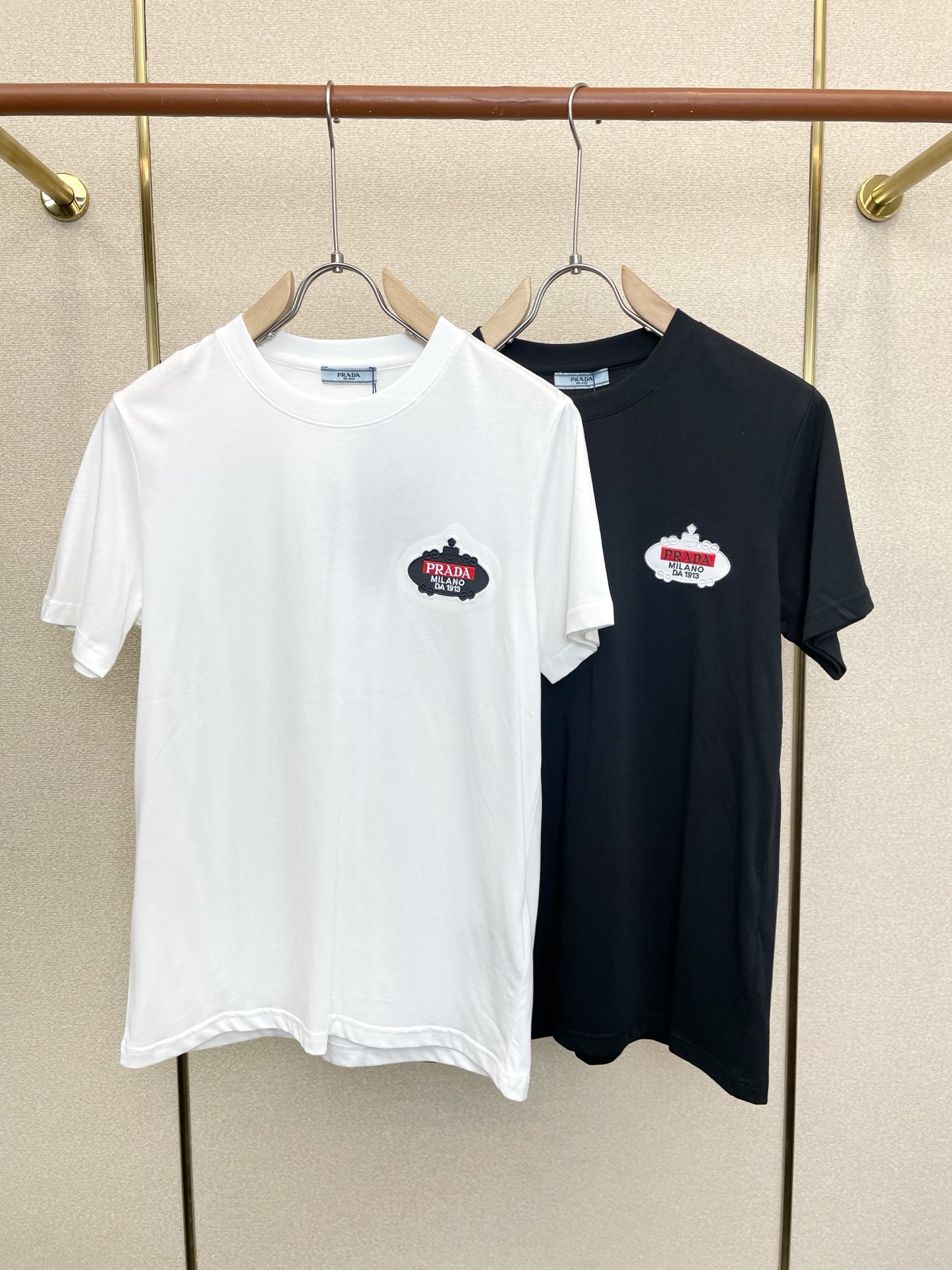 。Prada普拉达💥砸锅卖铁都要上的新款新款原单男士休闲短袖 高端定制 高端版本 时尚百搭爆款⚠️⚠️✨