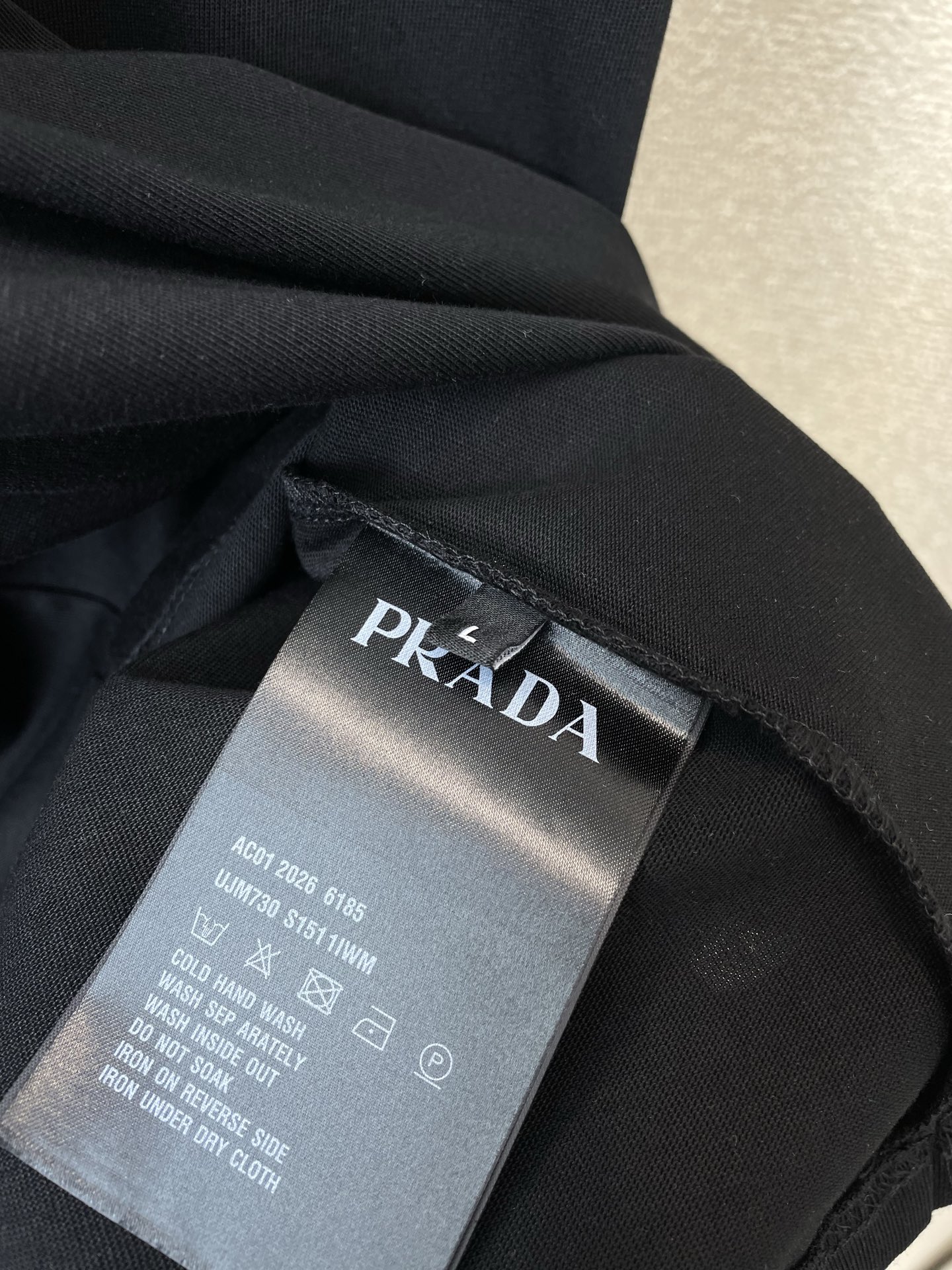 。Prada普拉达💥砸锅卖铁都要上的新款新款原单男士休闲短袖 高端定制 高端版本 时尚百搭爆款⚠️⚠️✨