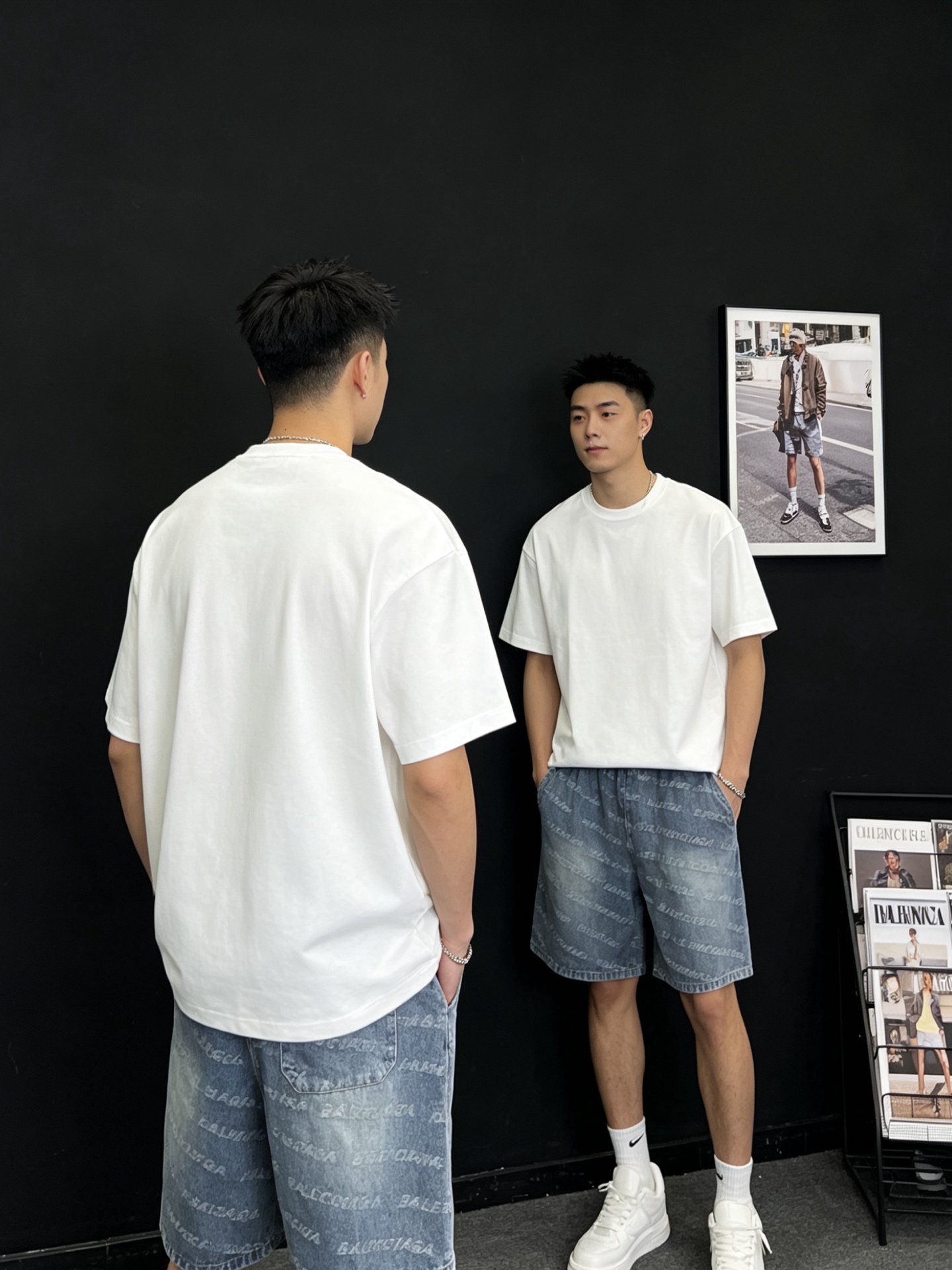 NO:874059,.Balenciaga’s new casual denim shorts are a high-end version!  Custom-made fabrics at the counter are highly breathable and comfortable, with impeccable details and brand element design concepts, reflecting high quality. It feels delicate and soft!  It presents a casual cut and the upper body shape is awesome!  Size: M-3XL,,balenciaga,balenciaga,shorts,19860909.Balenciaga巴黎世家砸锅卖铁都要上的新款新款休闲牛仔短裤 高端版本！专柜定制面料 透气舒适度高,细节无可挑剔,品牌元素设计理念,体现高品质.手感细腻柔软！呈现休闲裁剪,上身版型超赞！码数:M-3XL,,balenciaga,balenciaga,shorts,,Men's clothing