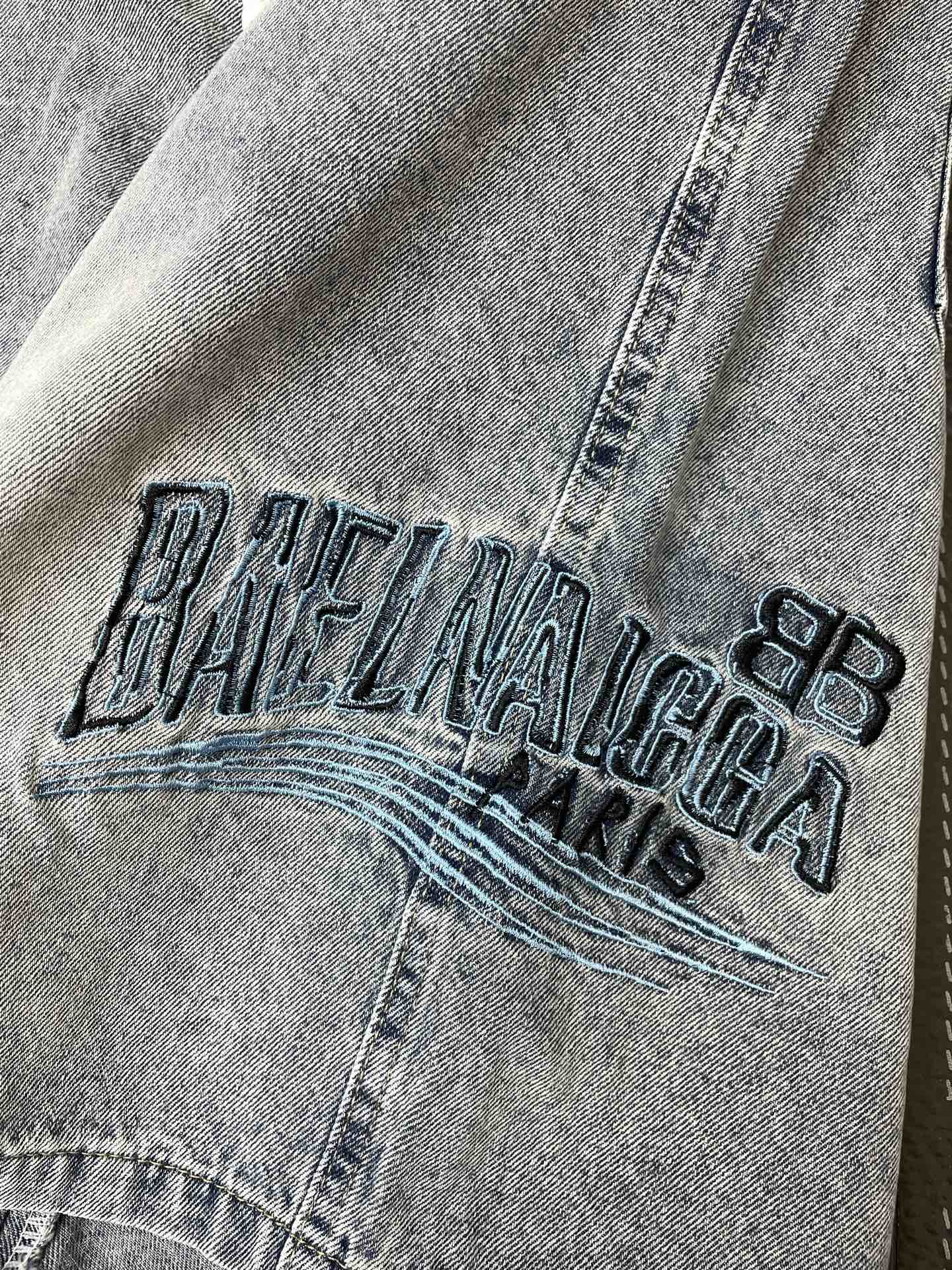 。Balenciaga巴黎世家💥砸锅卖铁都要上的新款新款休闲牛仔短裤🩳 高端版本！专柜定制面料 透气舒适