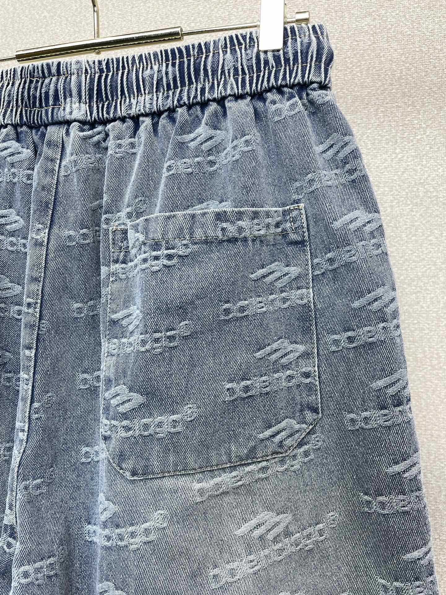 。Balenciaga巴黎世家💥砸锅卖铁都要上的新款新款休闲牛仔短裤🩳 高端版本！专柜定制面料 透气舒适
