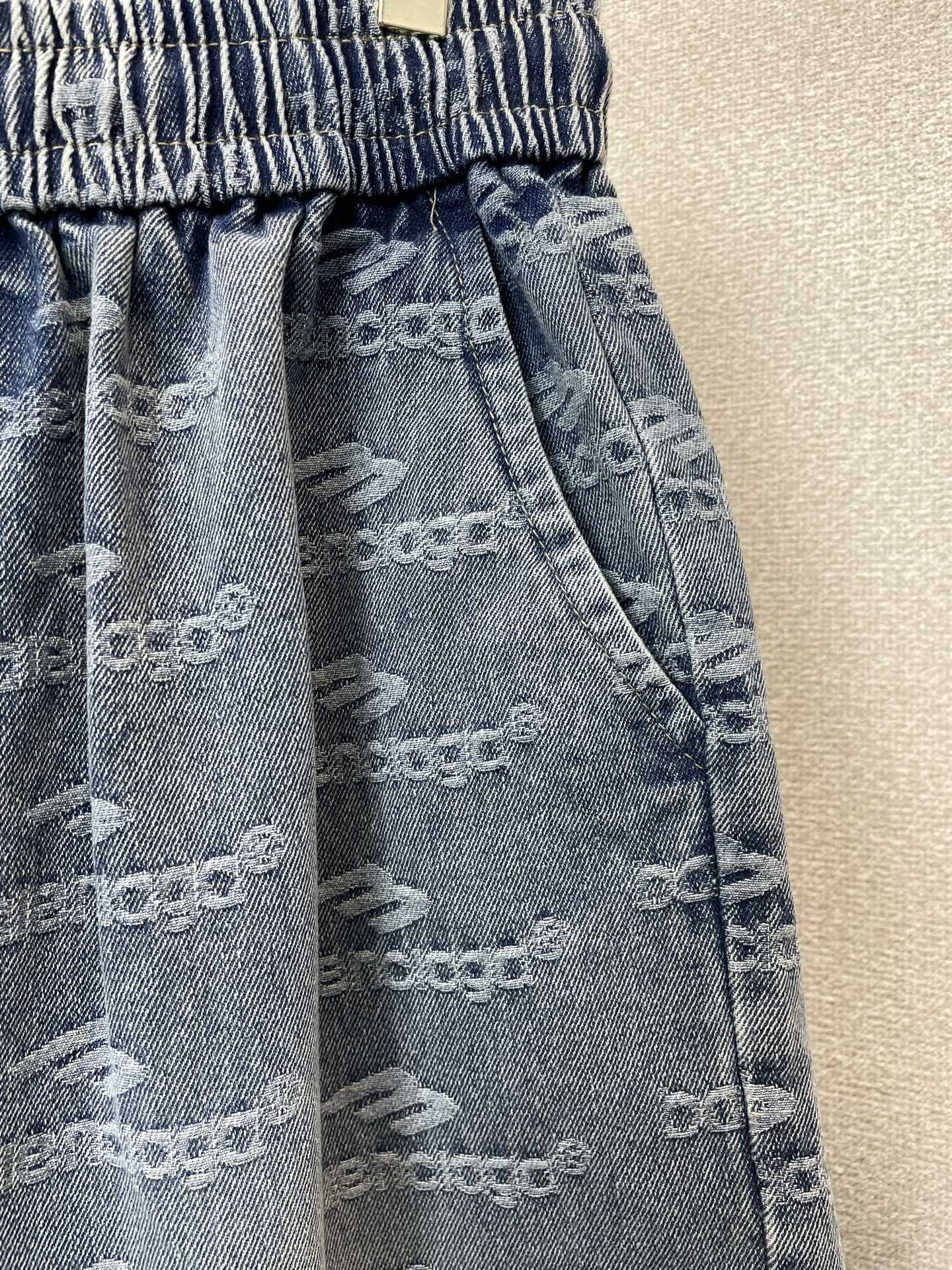 。Balenciaga巴黎世家💥砸锅卖铁都要上的新款新款休闲牛仔短裤🩳 高端版本！专柜定制面料 透气舒适