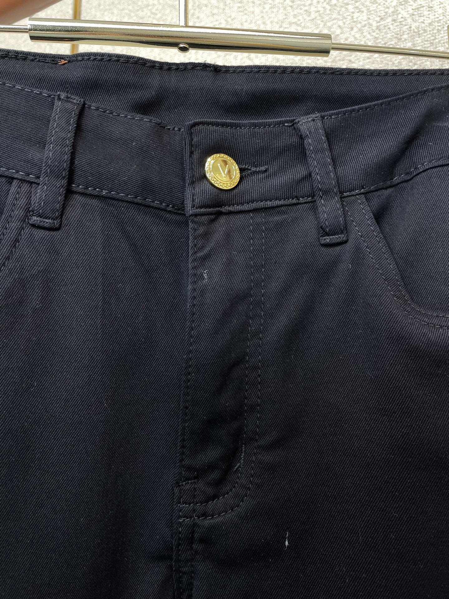 。Versace范思哲💥砸锅卖铁都要上的新款新款休闲牛仔裤👖高端版本 专柜定制面料 透气舒适度高，细节无
