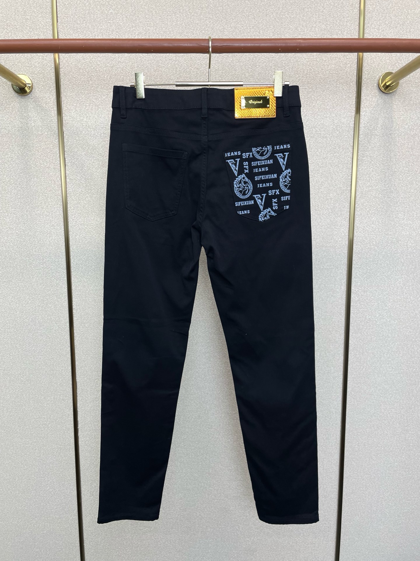 。Versace范思哲💥砸锅卖铁都要上的新款新款休闲牛仔裤👖高端版本 专柜定制面料 透气舒适度高，细节无