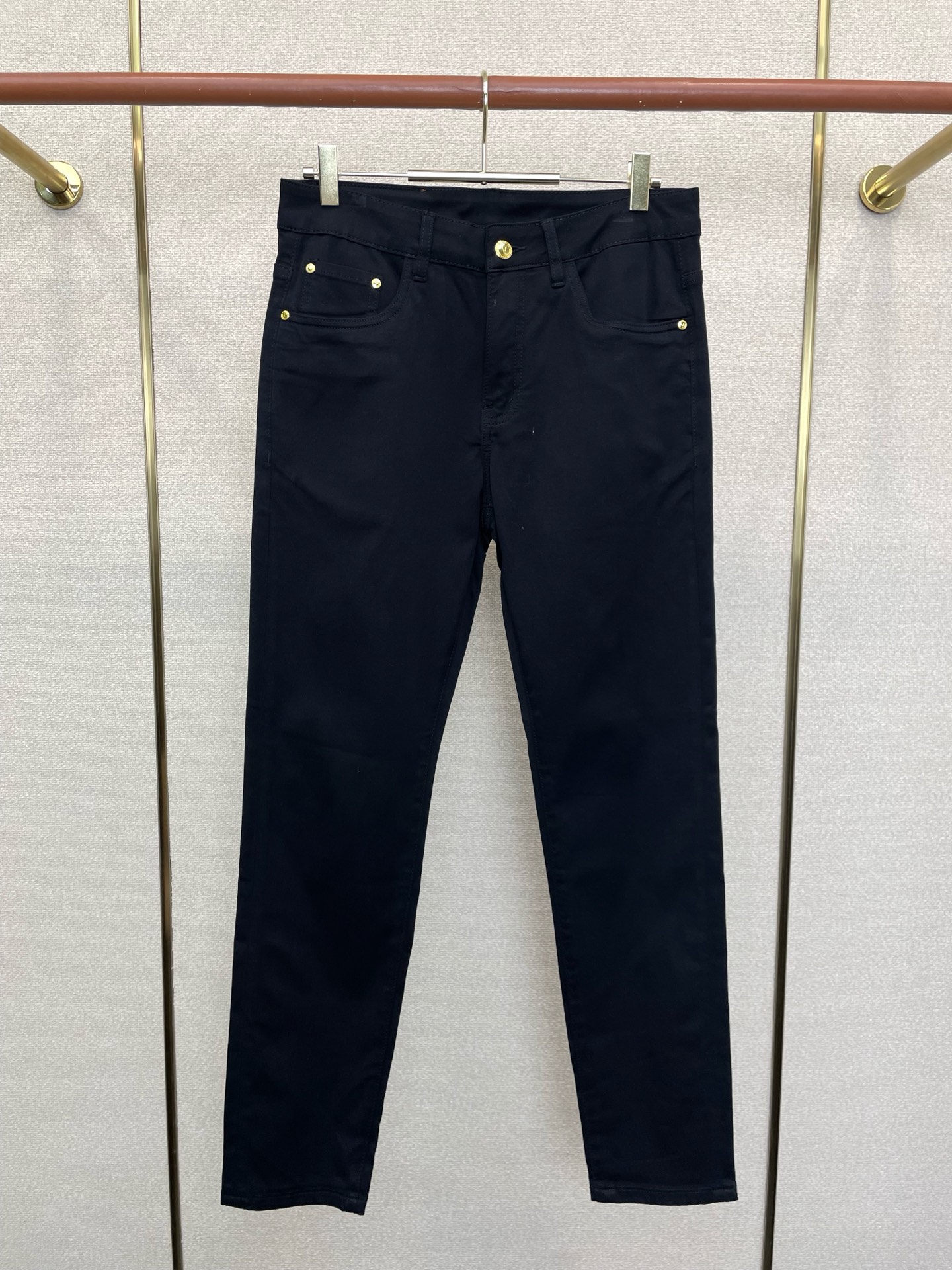 。Versace范思哲💥砸锅卖铁都要上的新款新款休闲牛仔裤👖高端版本 专柜定制面料 透气舒适度高，细节无