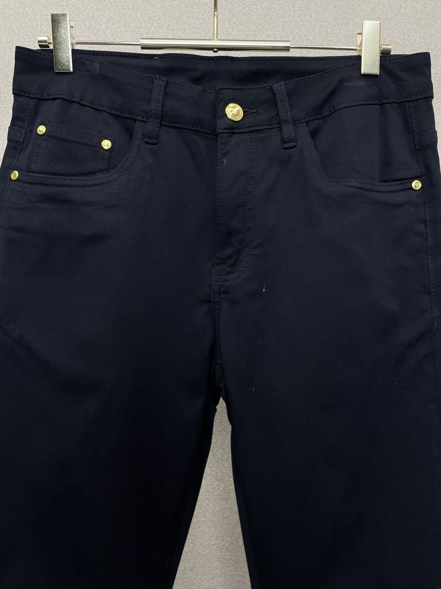 。Versace范思哲💥砸锅卖铁都要上的新款新款休闲牛仔裤👖高端版本 专柜定制面料 透气舒适度高，细节无