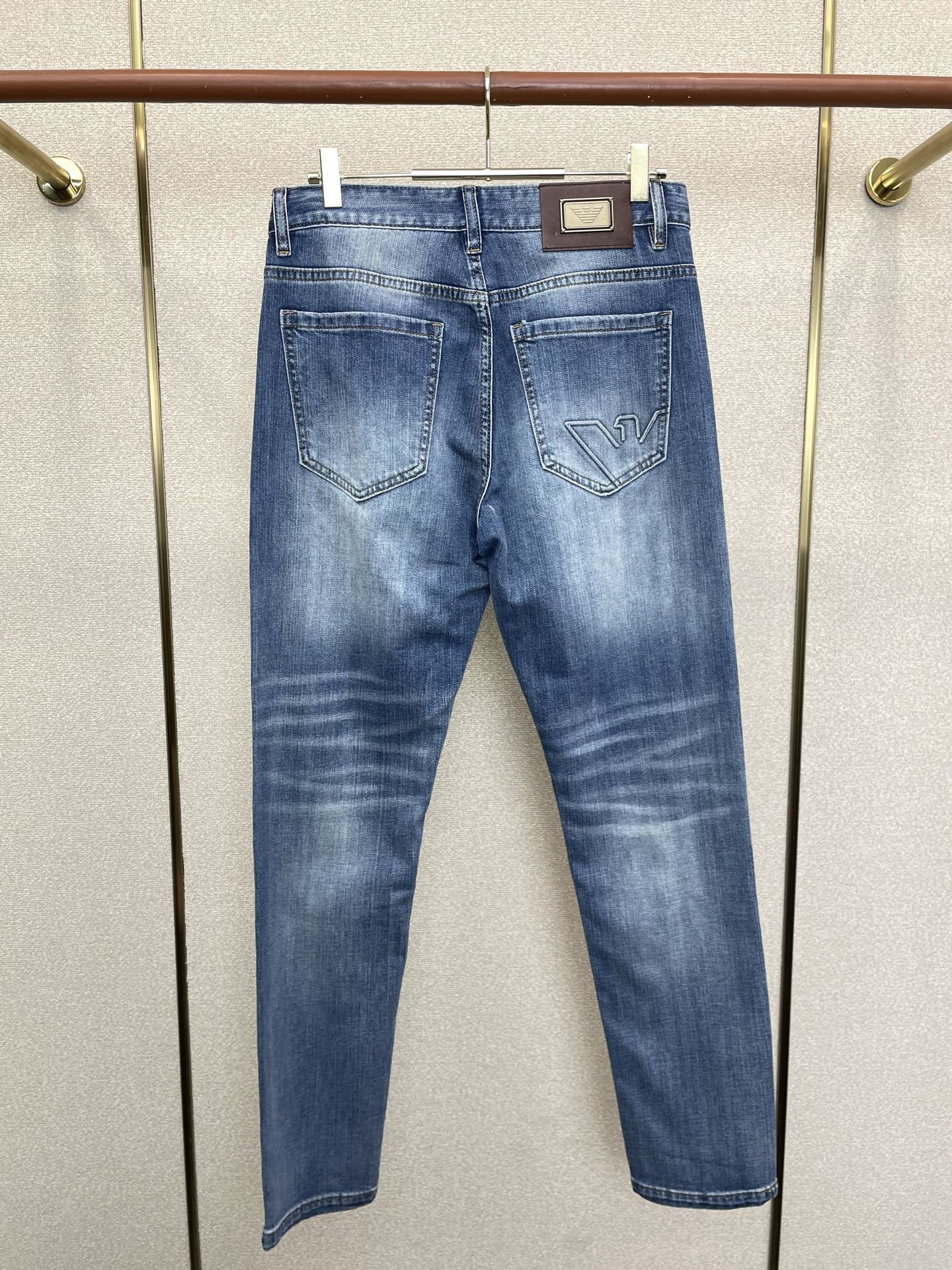 。ARMANI阿玛尼💥砸锅卖铁都要上的新款新款休闲牛仔裤👖高端版本 专柜定制面料 透气舒适度高，细节无可
