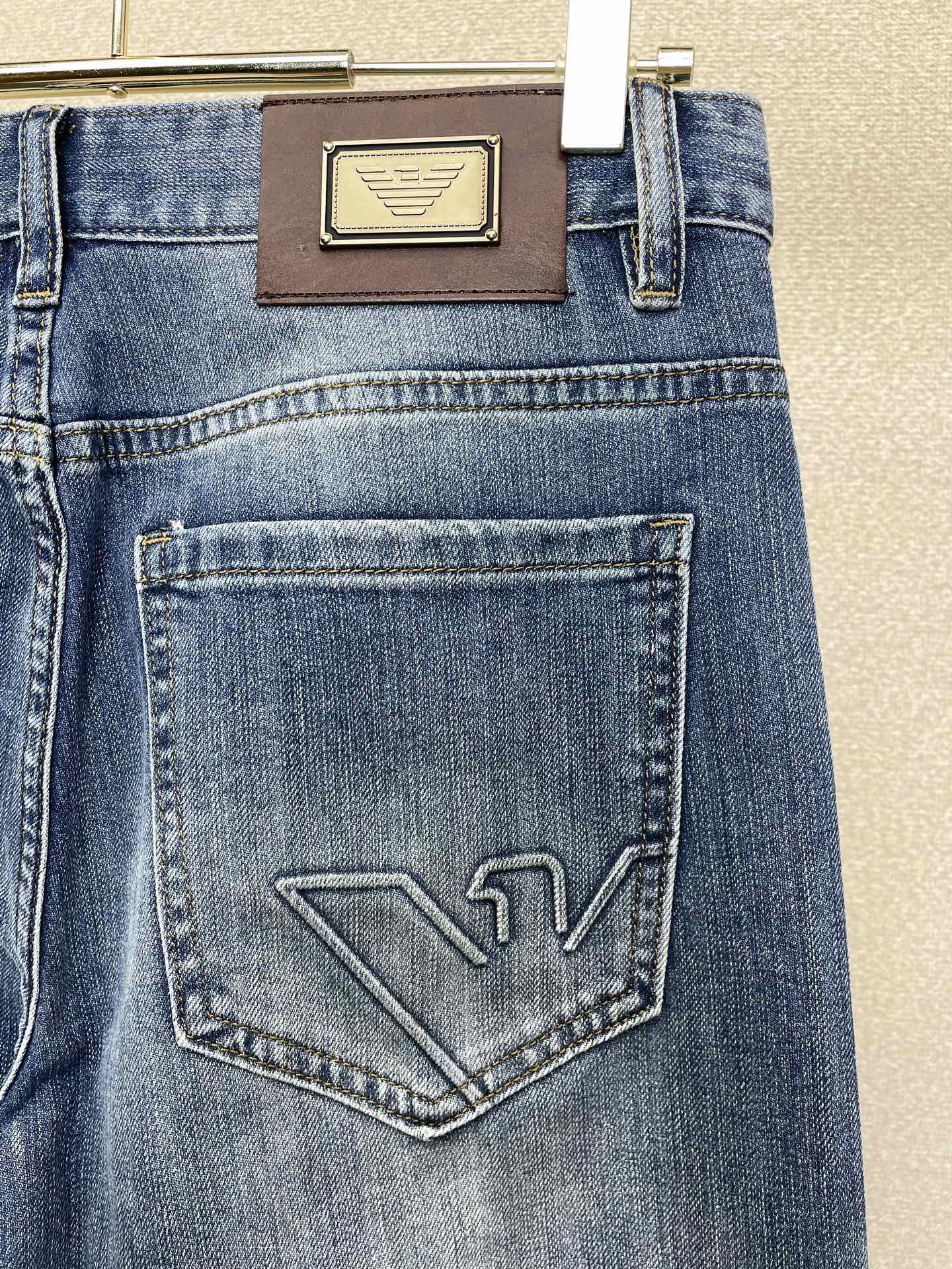 。ARMANI阿玛尼💥砸锅卖铁都要上的新款新款休闲牛仔裤👖高端版本 专柜定制面料 透气舒适度高，细节无可