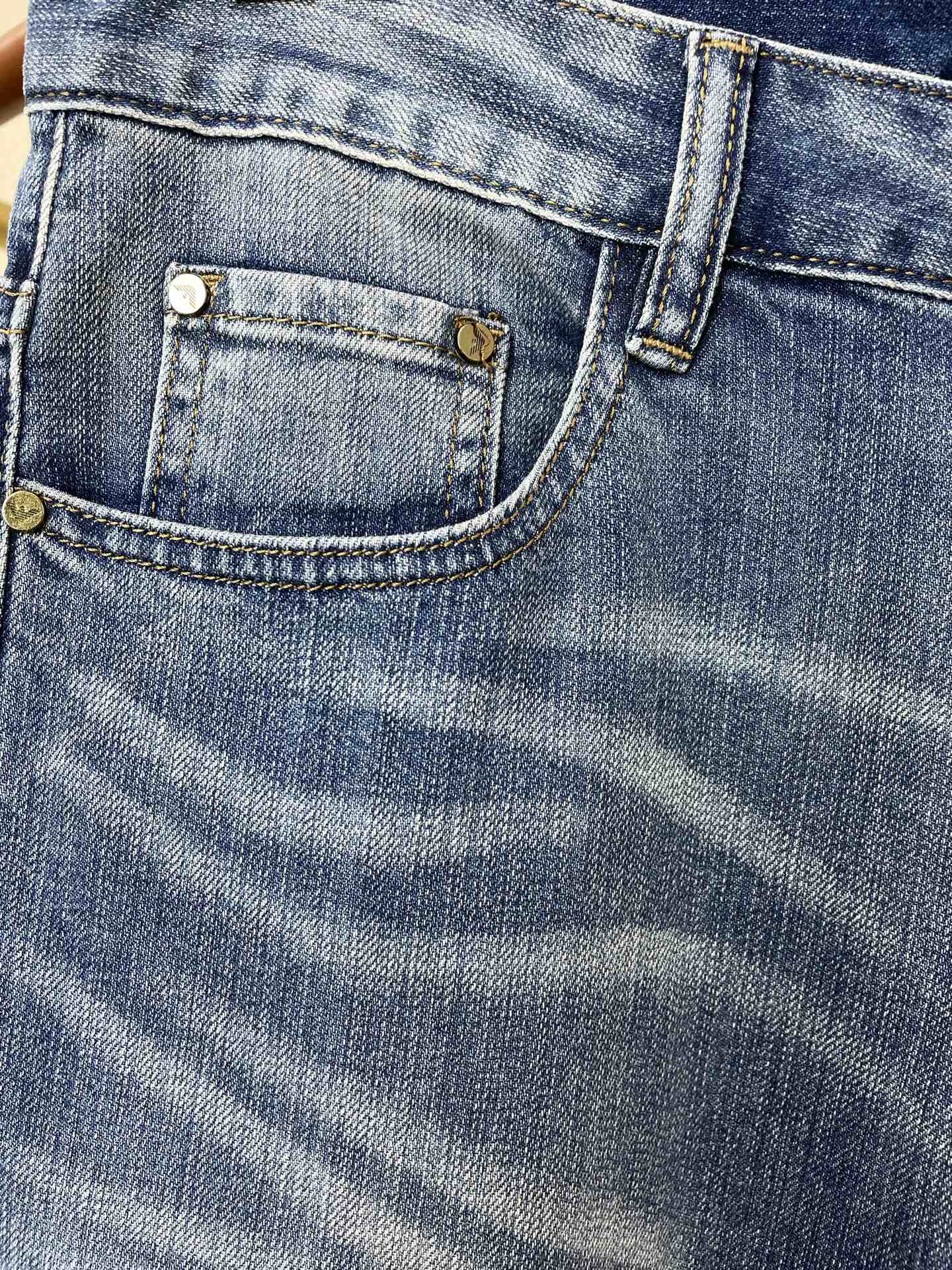 。ARMANI阿玛尼💥砸锅卖铁都要上的新款新款休闲牛仔裤👖高端版本 专柜定制面料 透气舒适度高，细节无可