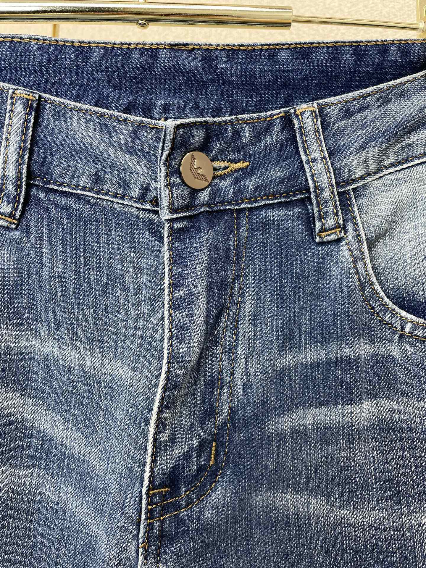 。ARMANI阿玛尼💥砸锅卖铁都要上的新款新款休闲牛仔裤👖高端版本 专柜定制面料 透气舒适度高，细节无可