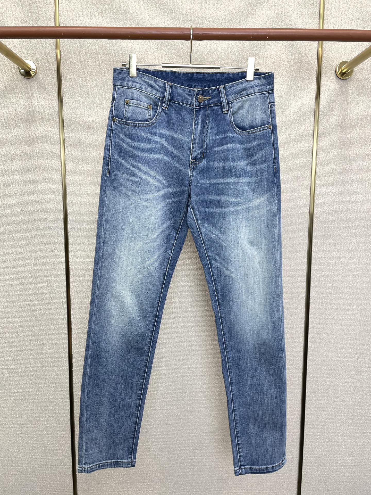 。ARMANI阿玛尼💥砸锅卖铁都要上的新款新款休闲牛仔裤👖高端版本 专柜定制面料 透气舒适度高，细节无可