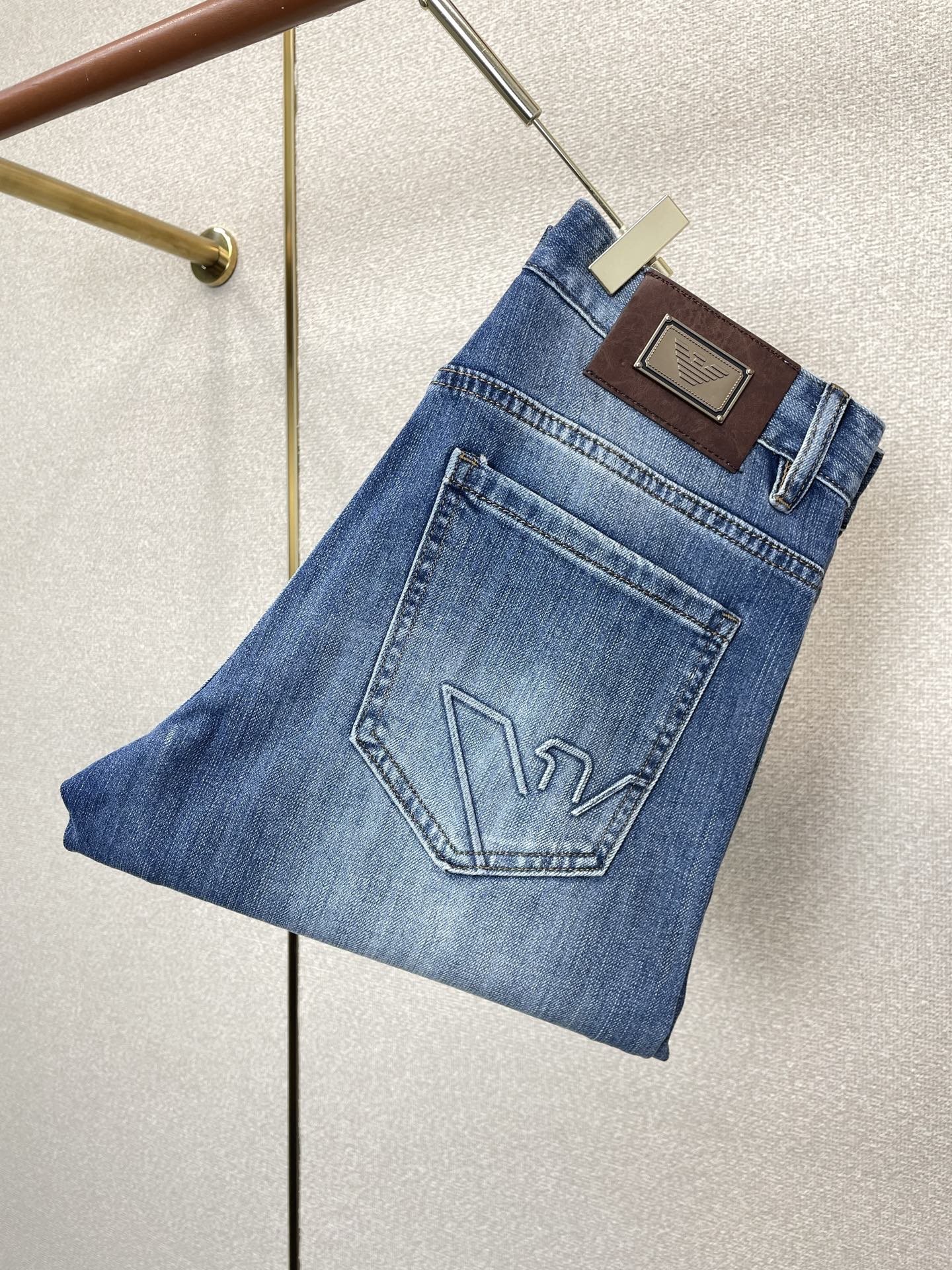 。ARMANI阿玛尼💥砸锅卖铁都要上的新款新款休闲牛仔裤👖高端版本 专柜定制面料 透气舒适度高，细节无可