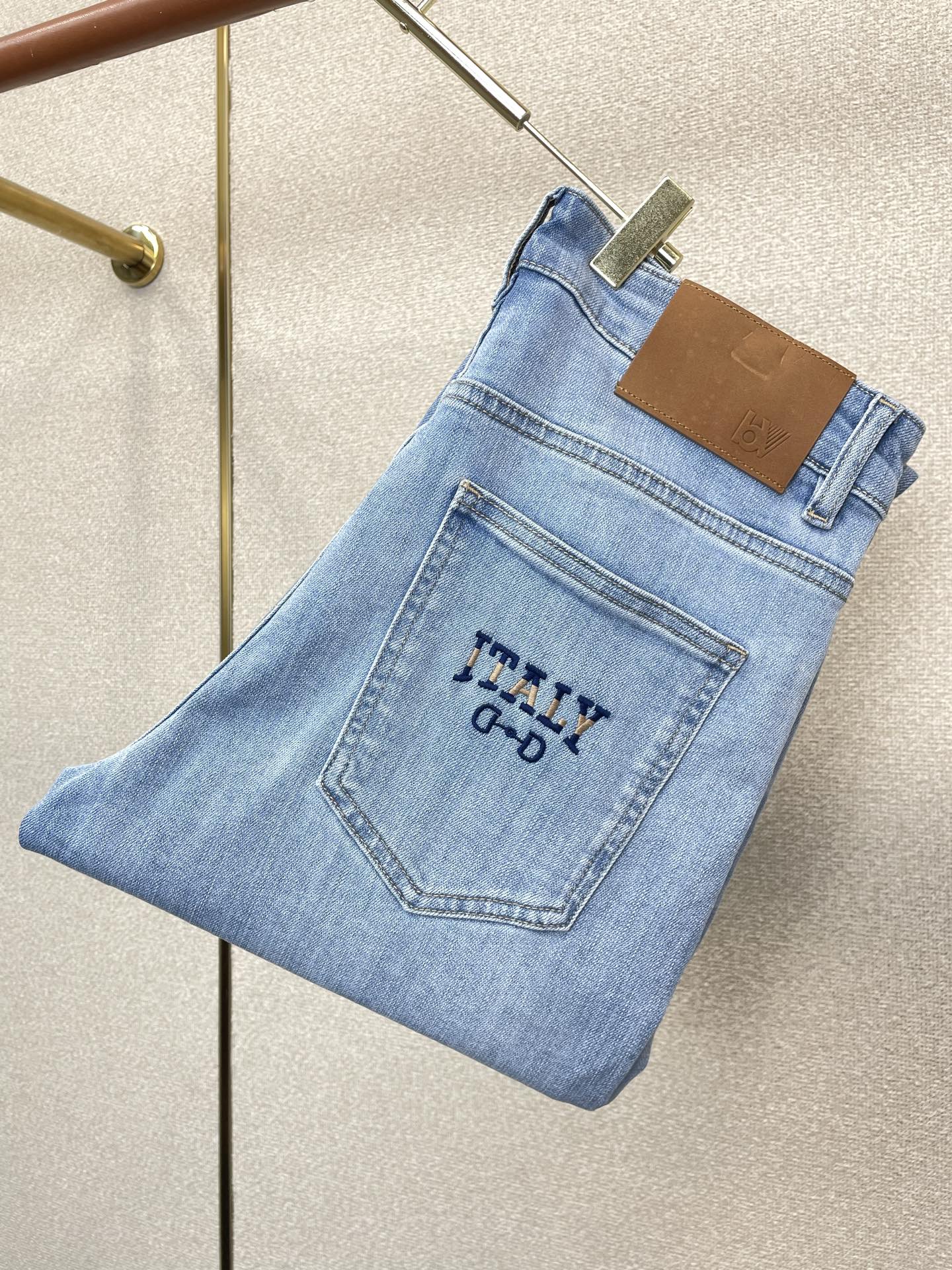 。Bottega Veneta葆蝶家💥砸锅卖铁都要上的新款新款休闲牛仔裤👖高端版本 专柜定制面料 透气舒