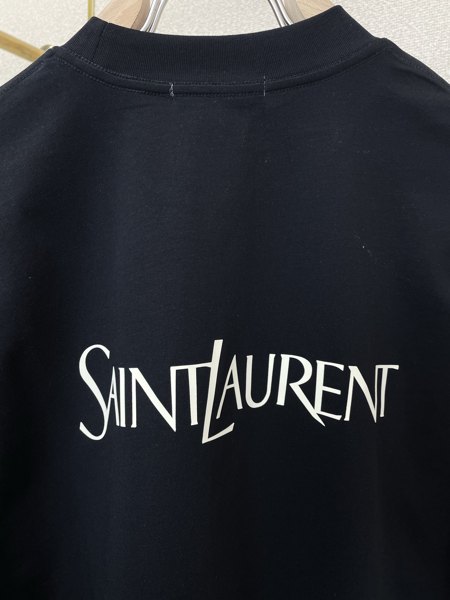 。SAINT LAURENT圣罗兰💥砸锅卖铁都要上的新款新款原单男士休闲短袖 高端定制 高端版本 时尚百