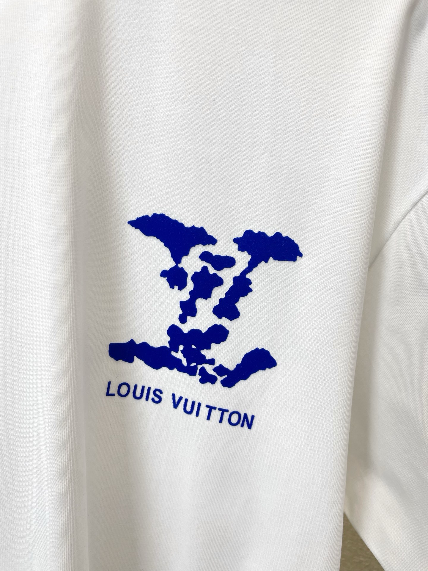 。Louis Vuitton路易威登💥砸锅卖铁都要上的新款新款原单男士休闲短袖 高端定制 高端版本 时尚