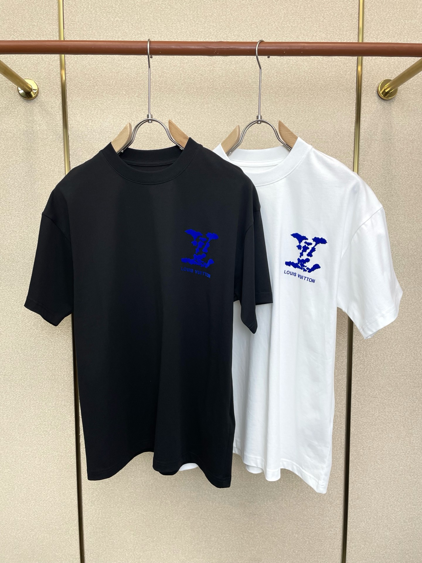 。Louis Vuitton路易威登💥砸锅卖铁都要上的新款新款原单男士休闲短袖 高端定制 高端版本 时尚