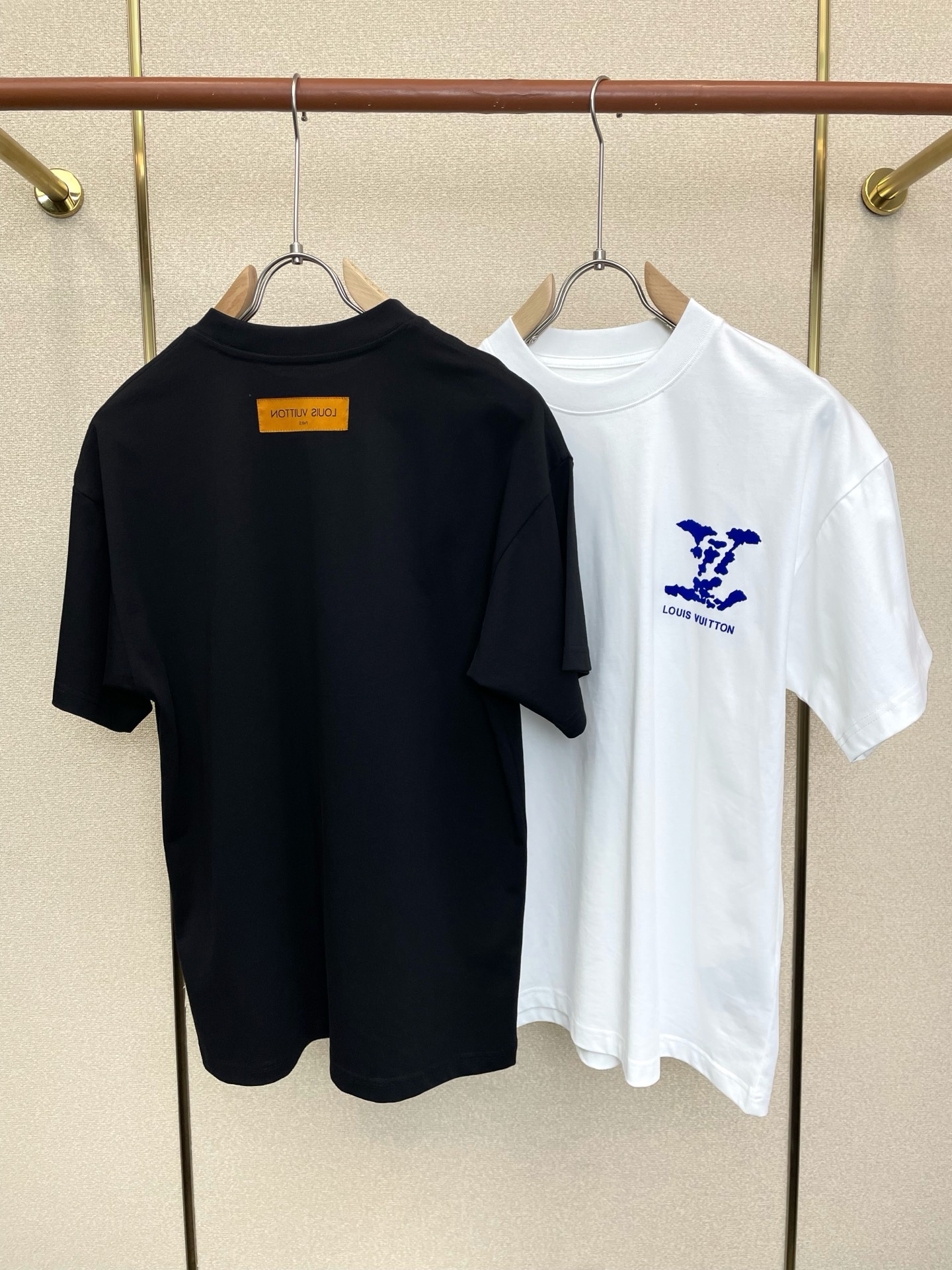 。Louis Vuitton路易威登💥砸锅卖铁都要上的新款新款原单男士休闲短袖 高端定制 高端版本 时尚