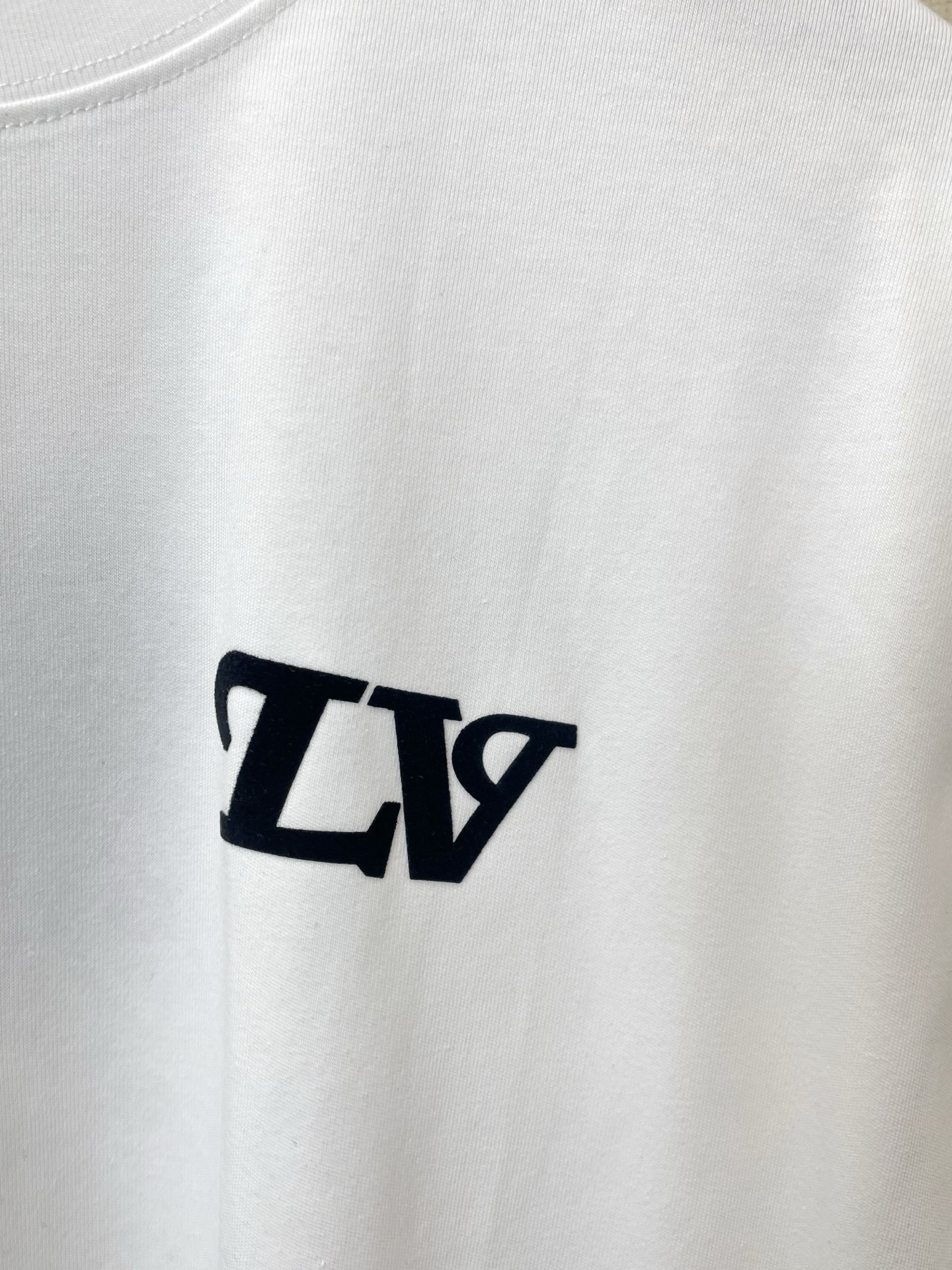 。Louis Vuitton路易威登💥砸锅卖铁都要上的新款新款原单男士休闲短袖 高端定制 高端版本 时尚