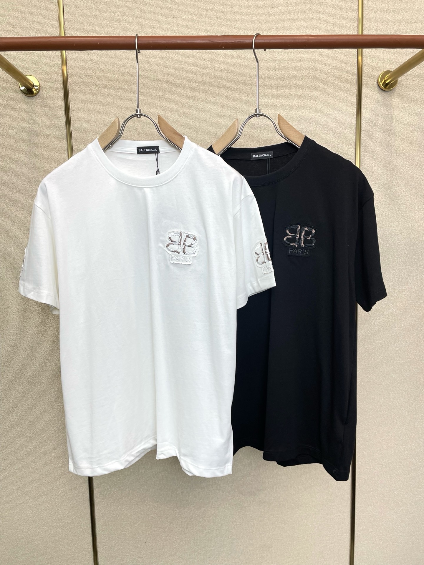 。Balenciaga巴黎世家💥砸锅卖铁都要上的新款新款原单男士休闲短袖 高端定制 高端版本 时尚百搭爆