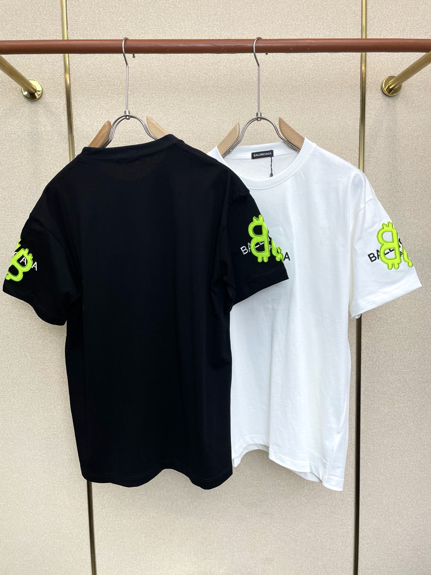 。Balenciaga巴黎世家💥砸锅卖铁都要上的新款新款原单男士休闲短袖 高端定制 高端版本 时尚百搭爆