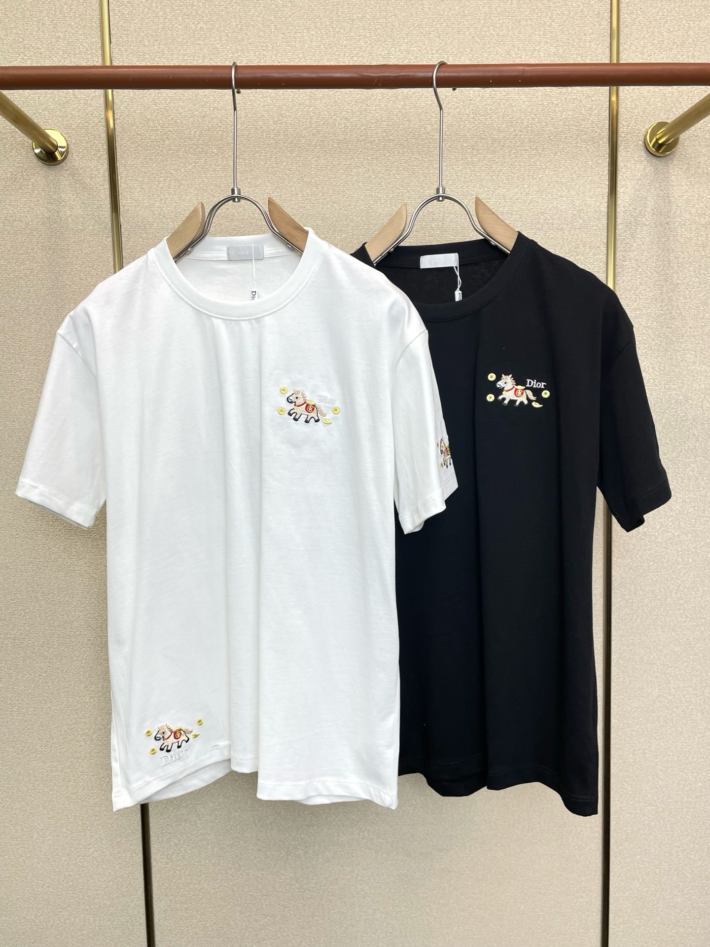 。Dior迪奥💥砸锅卖铁都要上的新款新款原单男士休闲短袖 高端定制 高端版本 时尚百搭爆款⚠️⚠️✨✨进