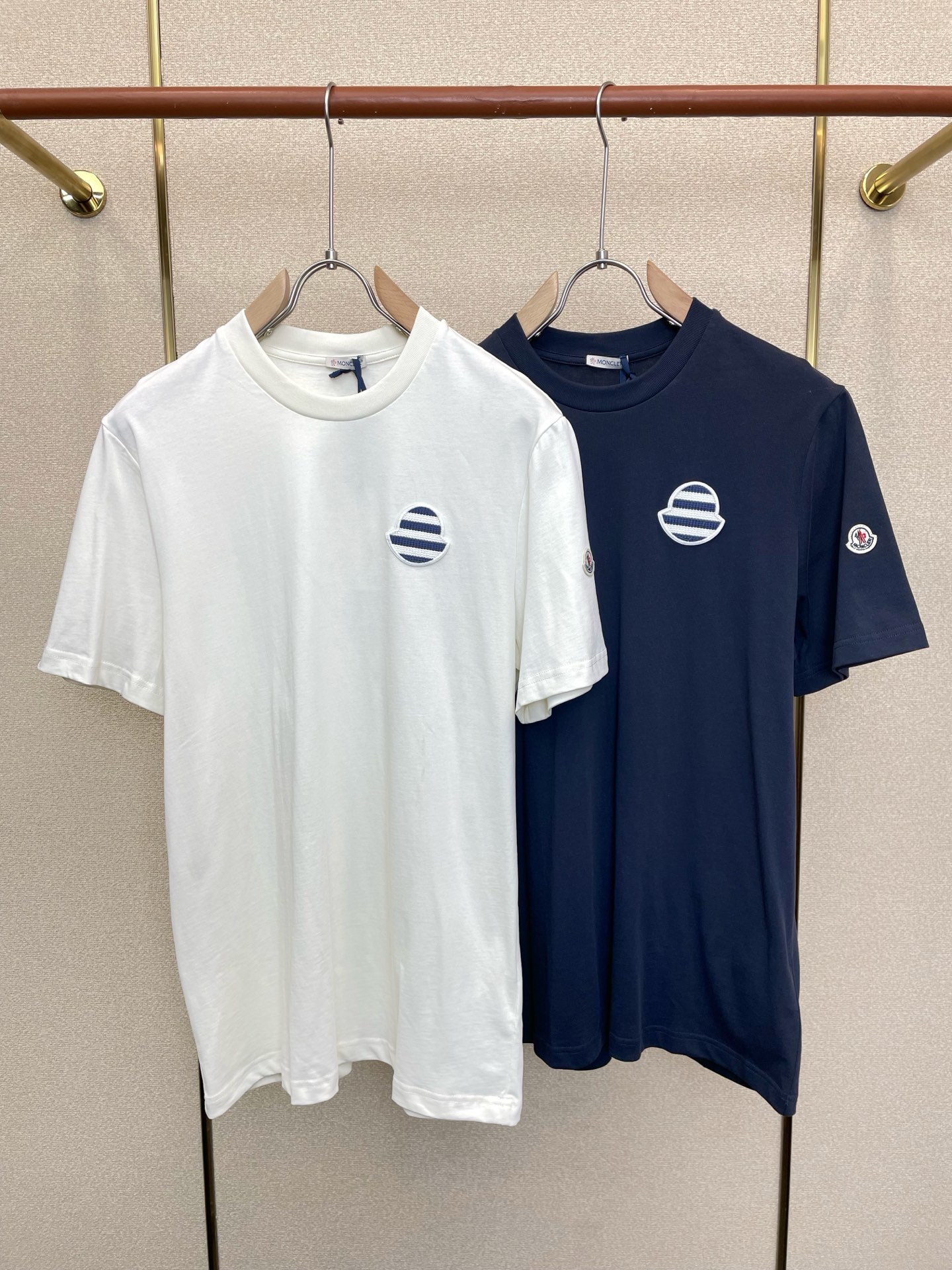 。Moncler蒙口💥砸锅卖铁都要上的新款新款原单男士休闲短袖 高端定制 高端版本 时尚百搭爆款⚠️⚠️