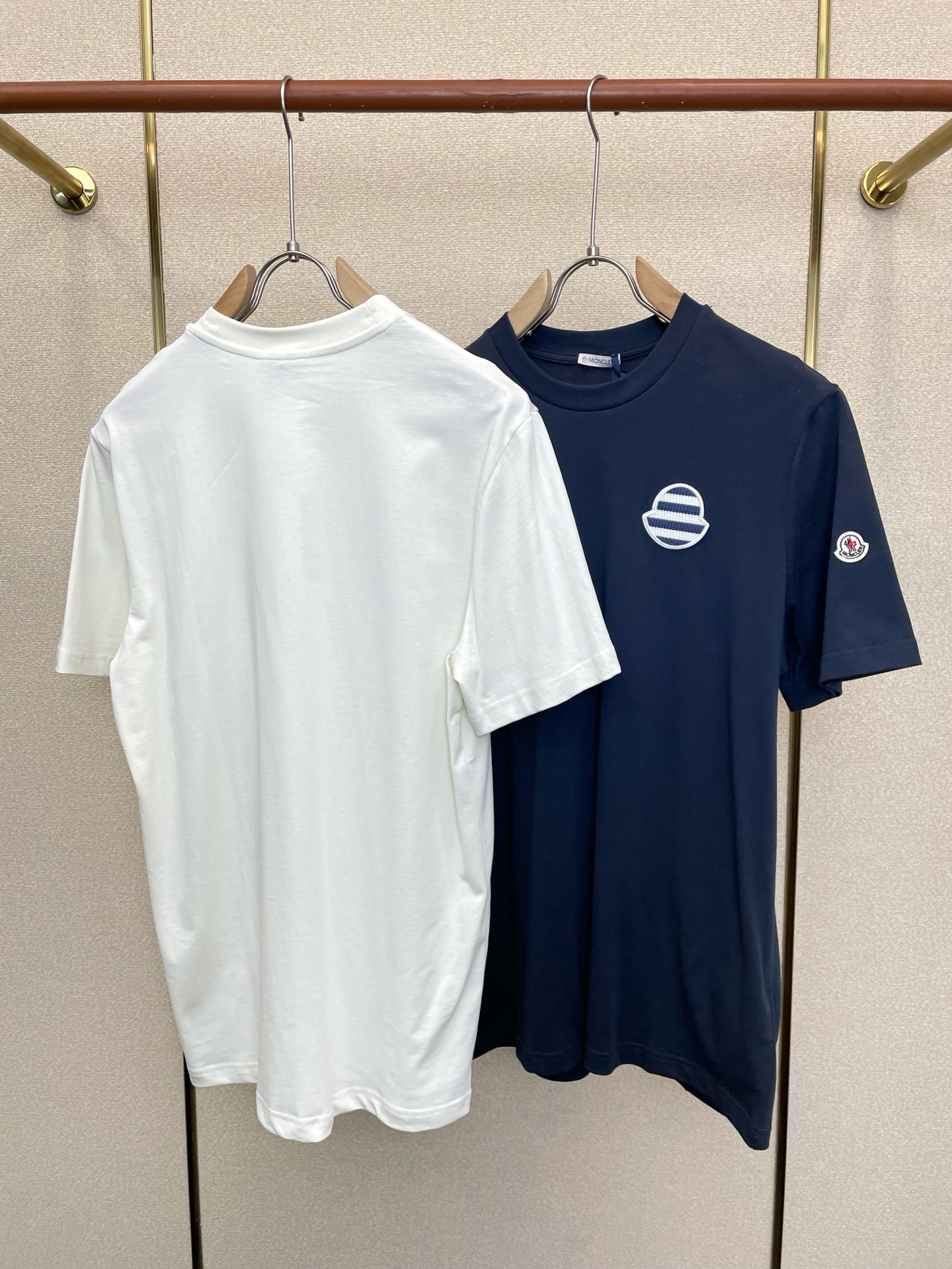 。Moncler蒙口💥砸锅卖铁都要上的新款新款原单男士休闲短袖 高端定制 高端版本 时尚百搭爆款⚠️⚠️