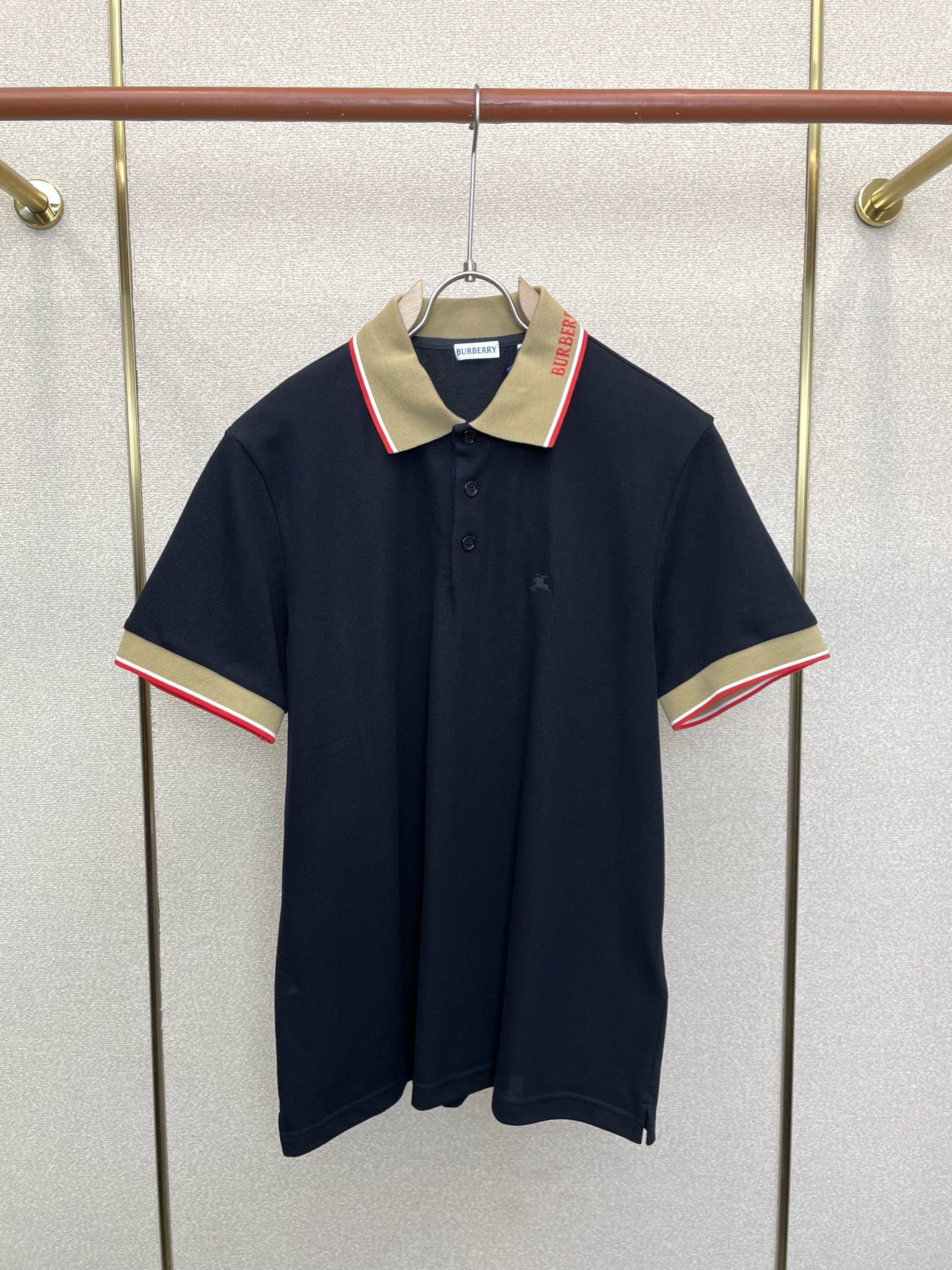 。Burberry巴宝莉💥砸锅卖铁都要上的新款新款原单男士休闲短袖 高端定制 高端版本 时尚百搭爆款⚠️