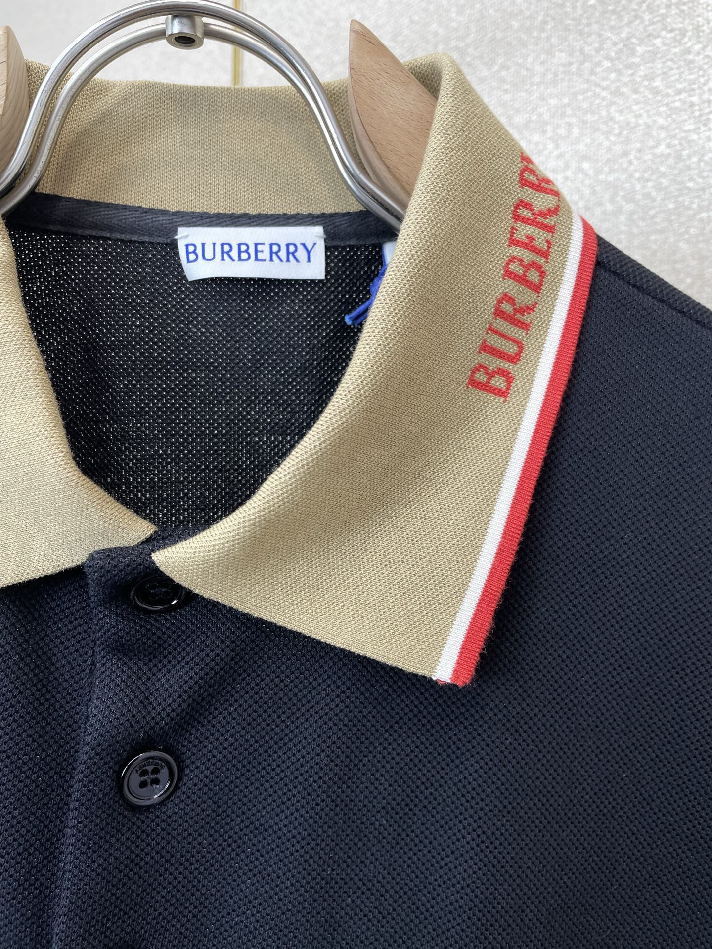 。Burberry巴宝莉💥砸锅卖铁都要上的新款新款原单男士休闲短袖 高端定制 高端版本 时尚百搭爆款⚠️