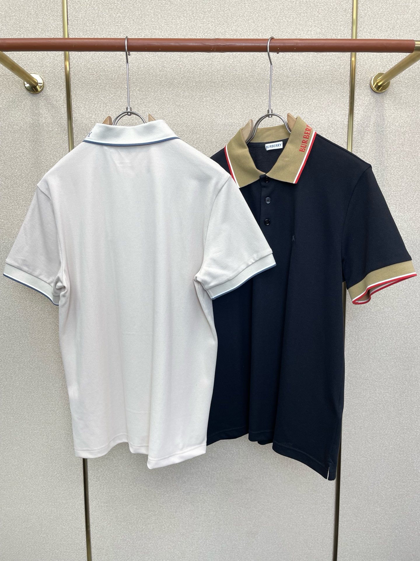 。Burberry巴宝莉💥砸锅卖铁都要上的新款新款原单男士休闲短袖 高端定制 高端版本 时尚百搭爆款⚠️