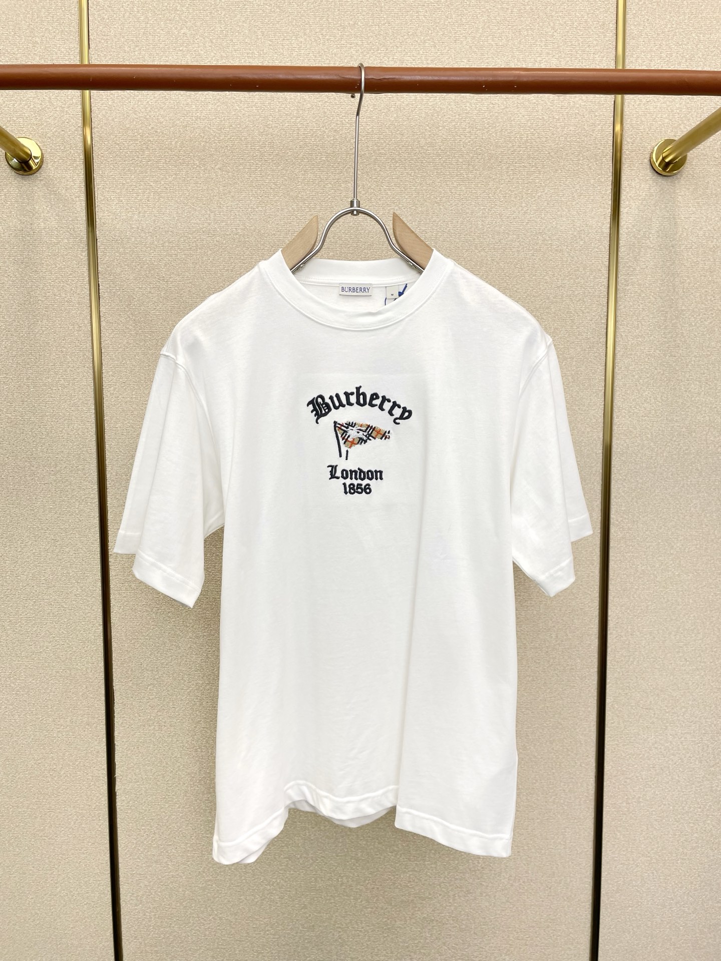 。Burberry巴宝莉💥砸锅卖铁都要上的新款新款原单男士休闲短袖 高端定制 高端版本 时尚百搭爆款⚠️